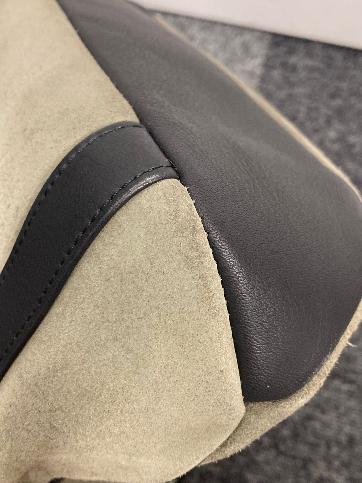 Loewe Tote Bag en ante caqui y piel negra