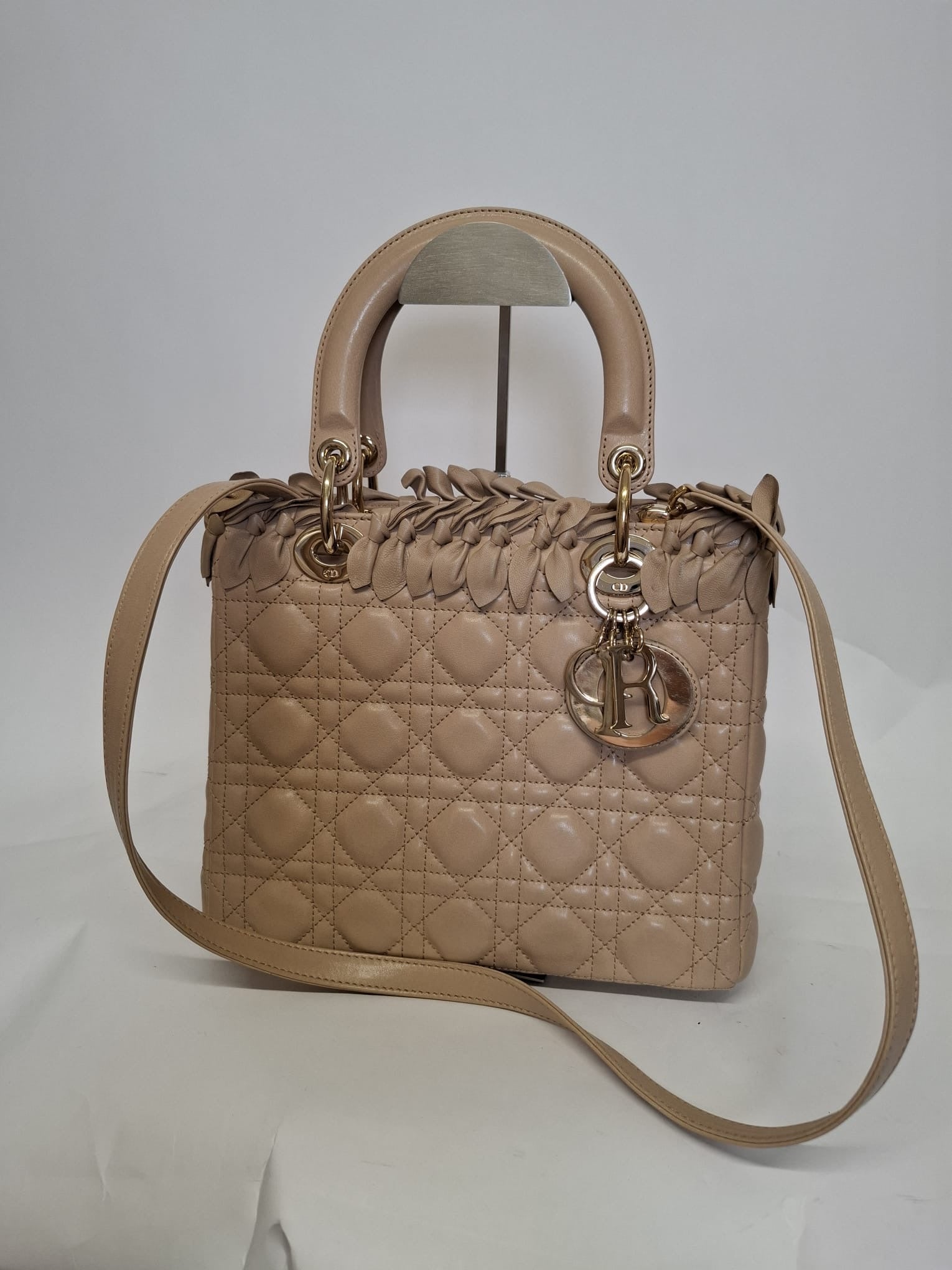 Christian Dior Lady Dior Medium Bow Piel Cordero beige camel