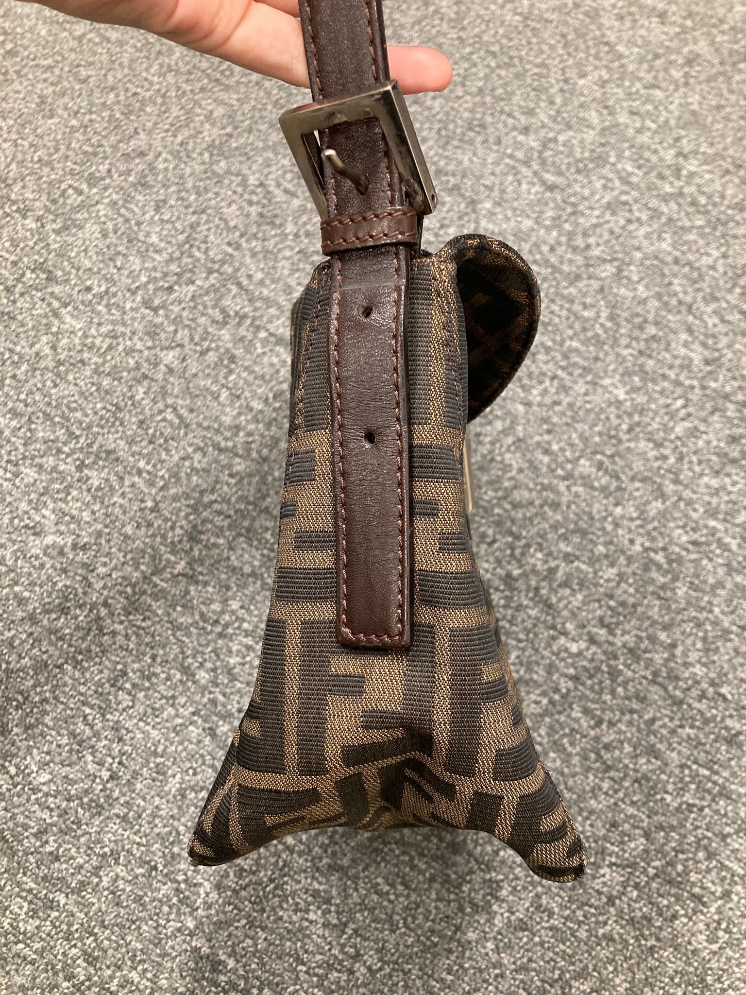 Fendi Zucca hombro con doble solapa – Monograma marrón