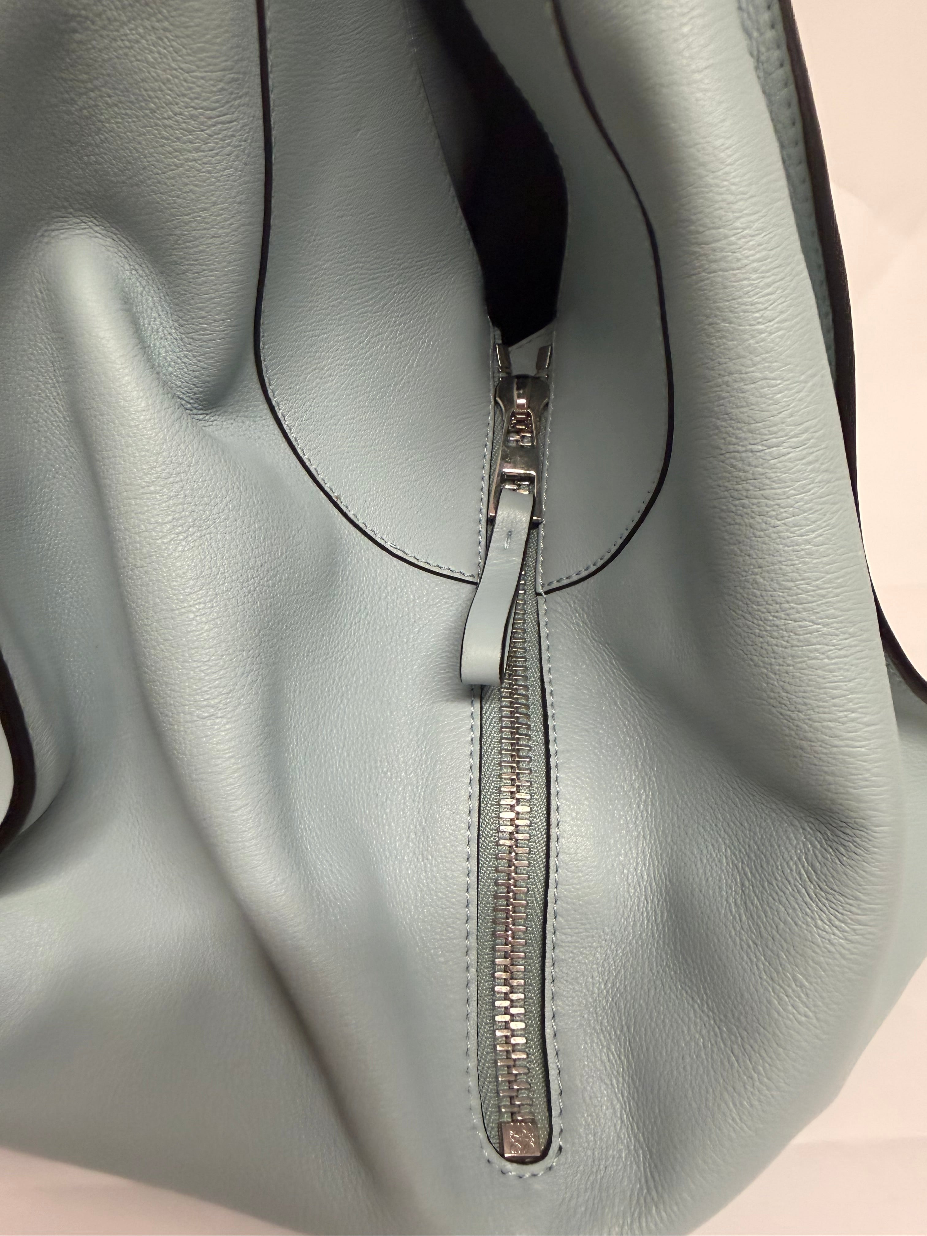 Loewe hammock Grande azul cielo con pouch