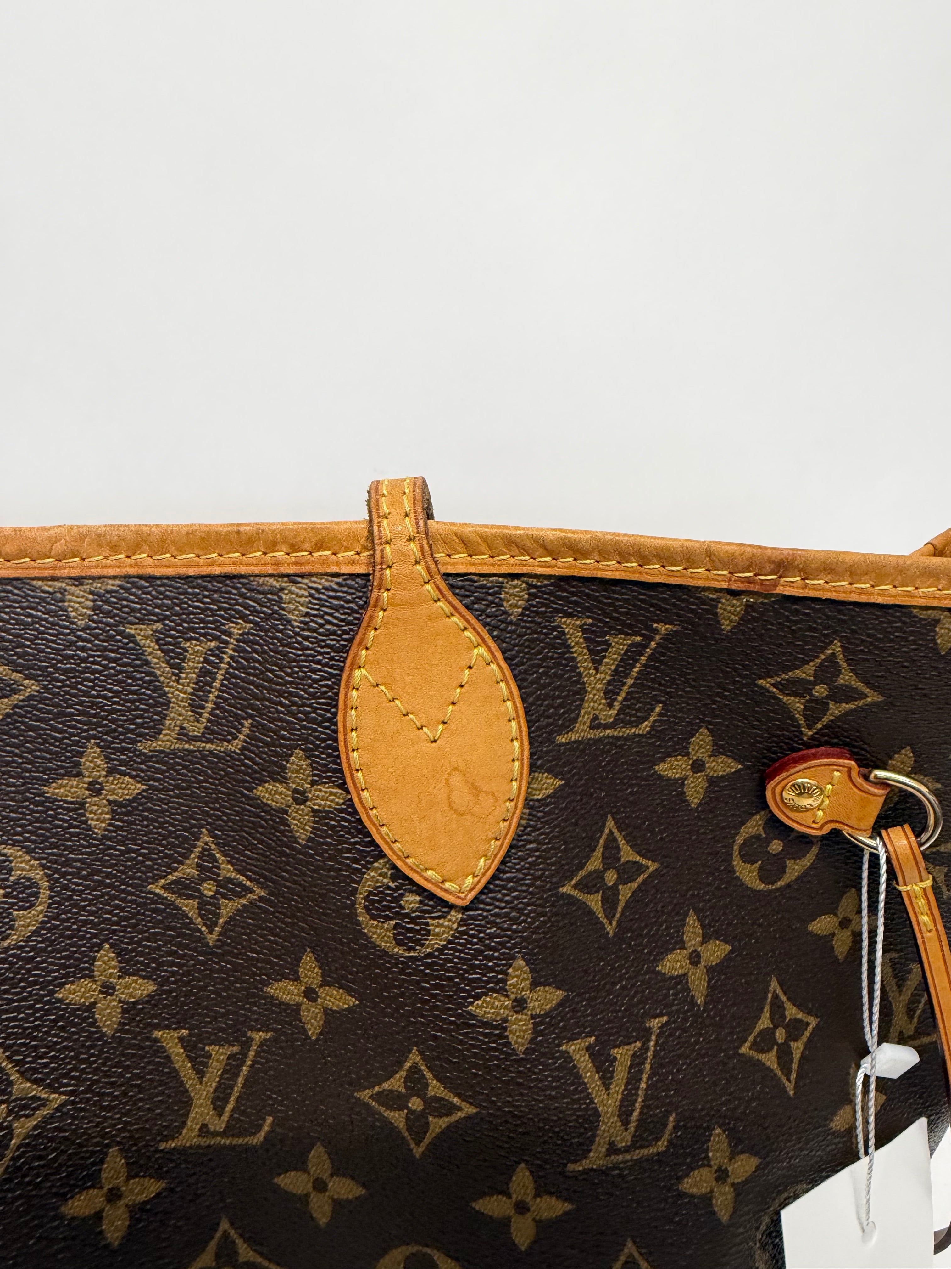 Louis Vuitton Neverfull MM Monogram Interior Fucsia