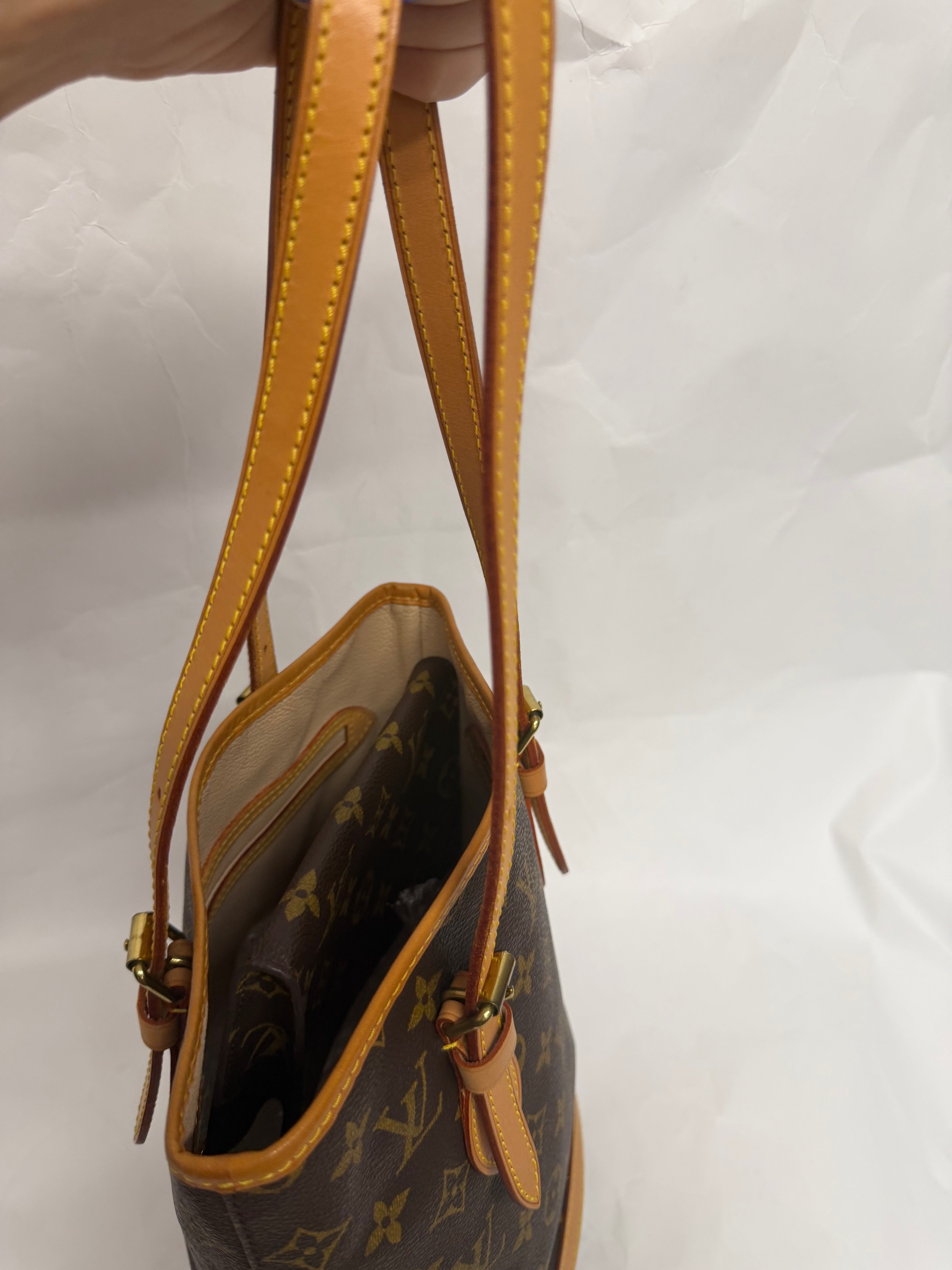 Louis Vuitton Bucket PM Monogram Canvas con pochette