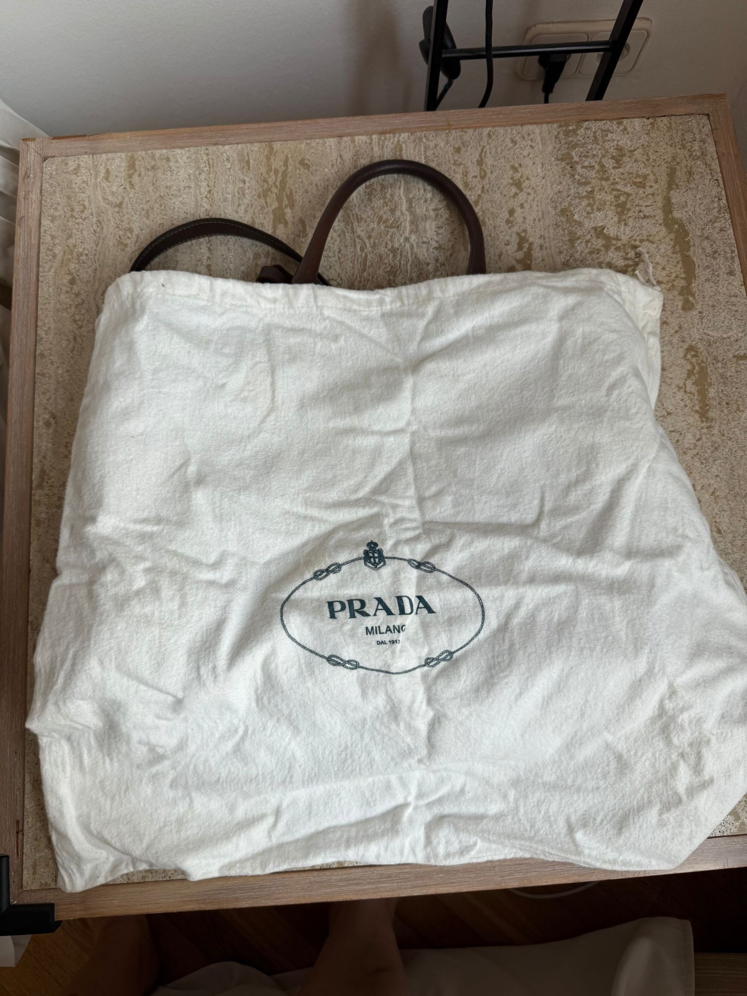 Prada Tote marrón en cuero con bandolera