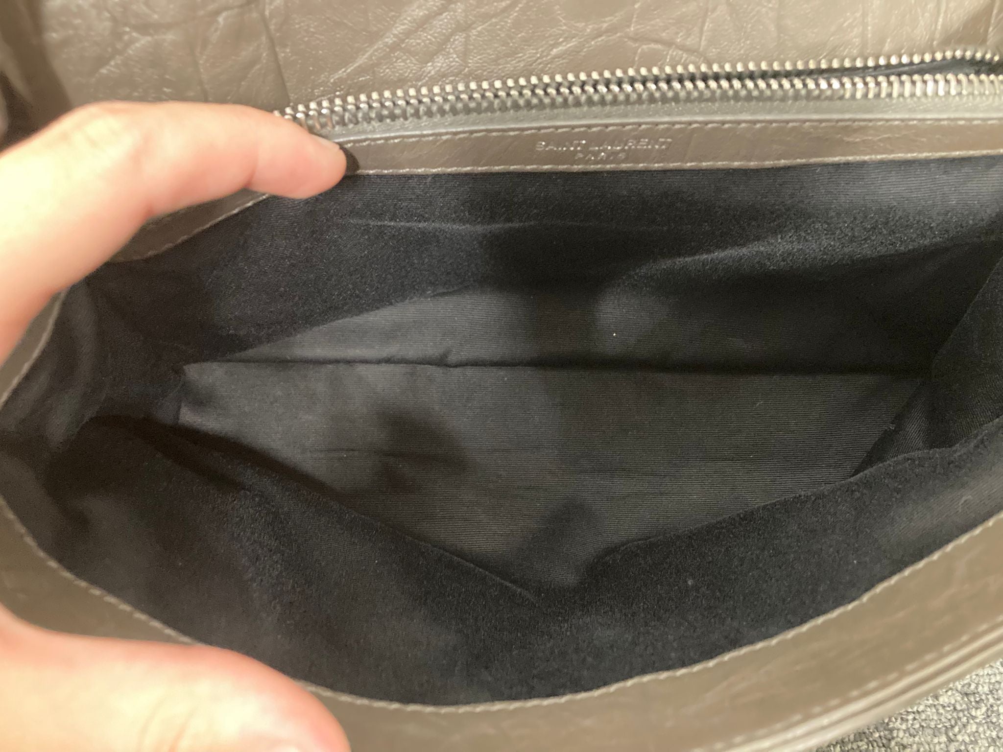 Saint Laurent West Hollywood en piel gris carbón