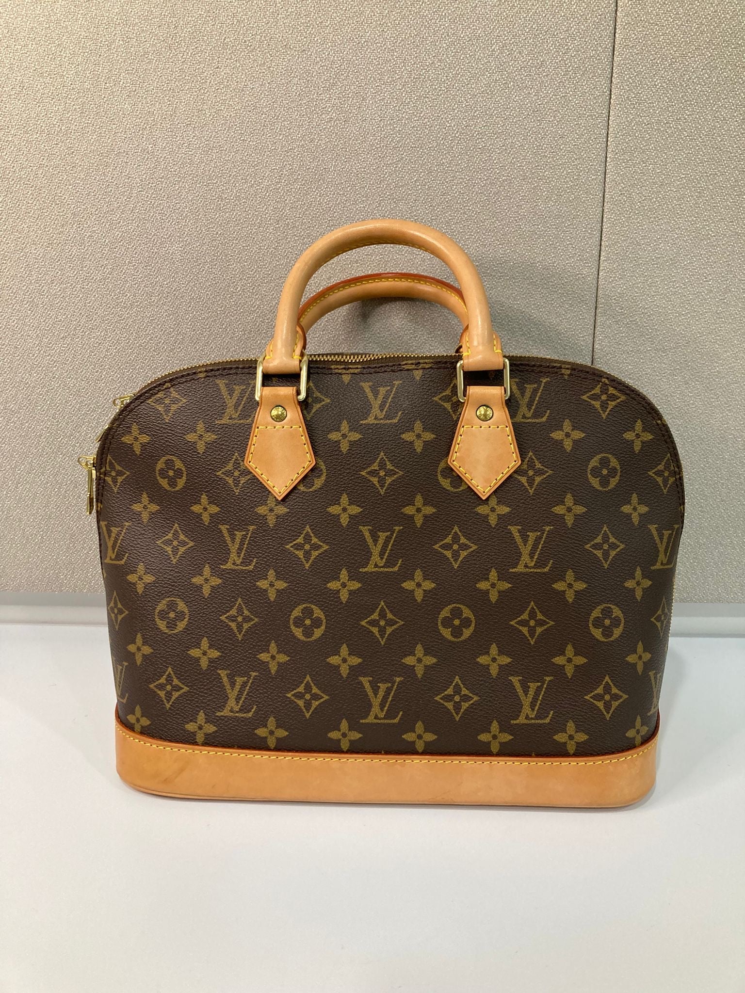 Louis Vuitton alma canvas monogram MM