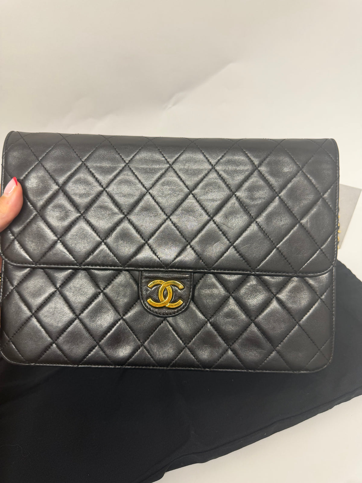 Chanel Classic Single Flap Mediano Piel de Cordero Negra Herrajes Dorados