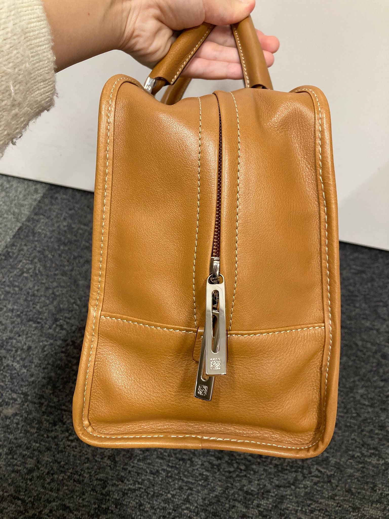 Loewe Amazona 35 en piel marrón camel