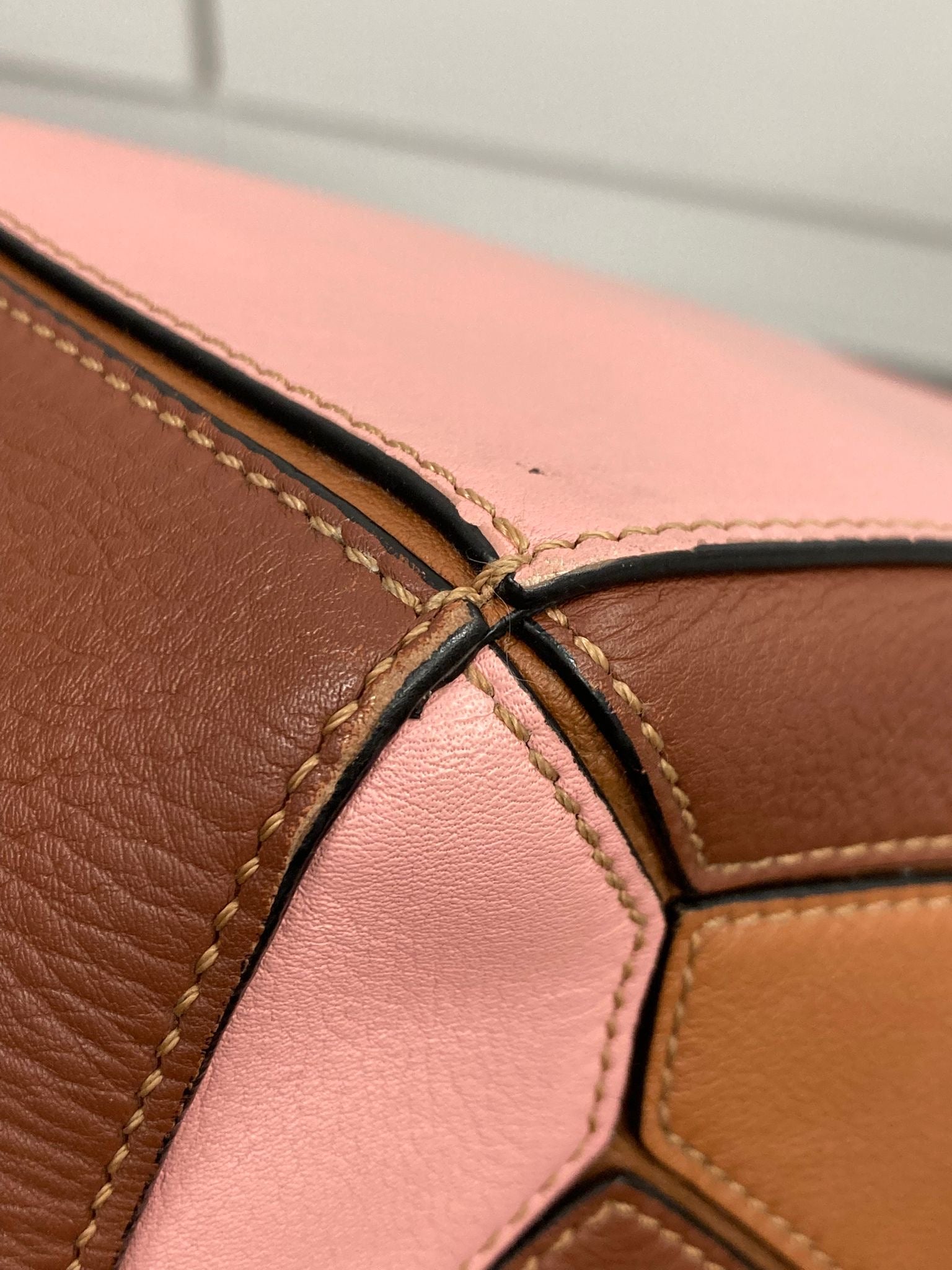 Loewe Puzzle Small tricolor en piel marrón y rosa