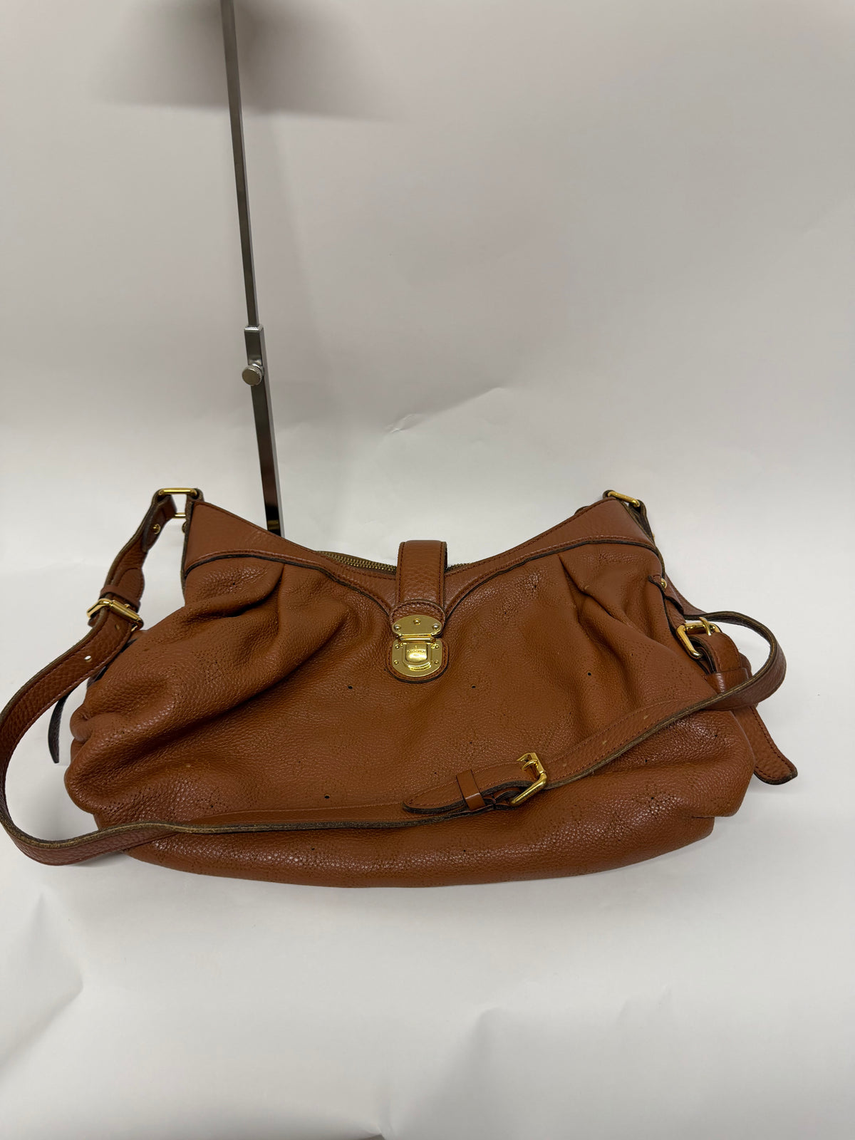Louis Vuitton Mahina bandolera Piel Perforada Marrón Coñac