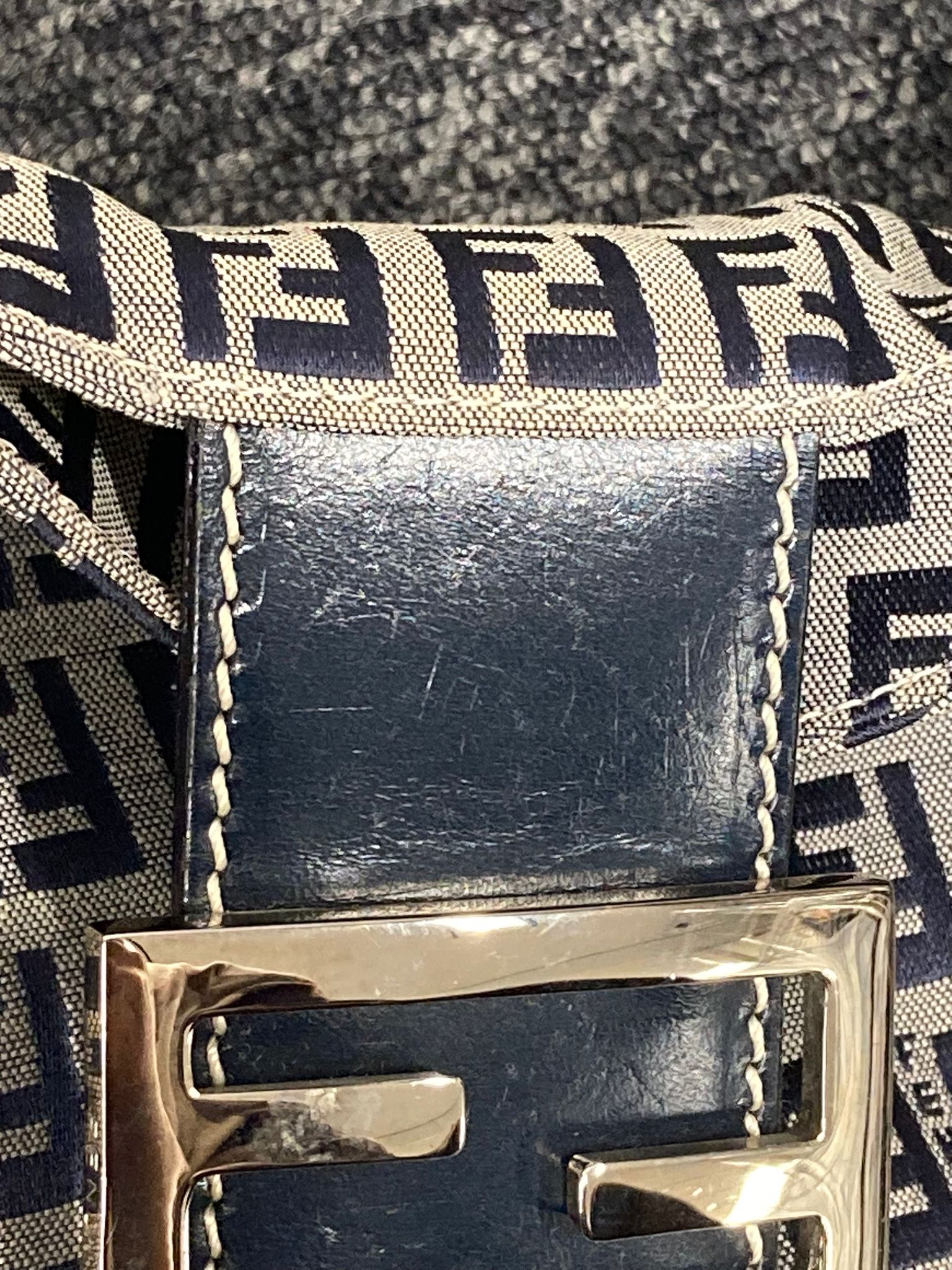 Fendi Zucchino One Shoulder Bag – Canvas azul y gris