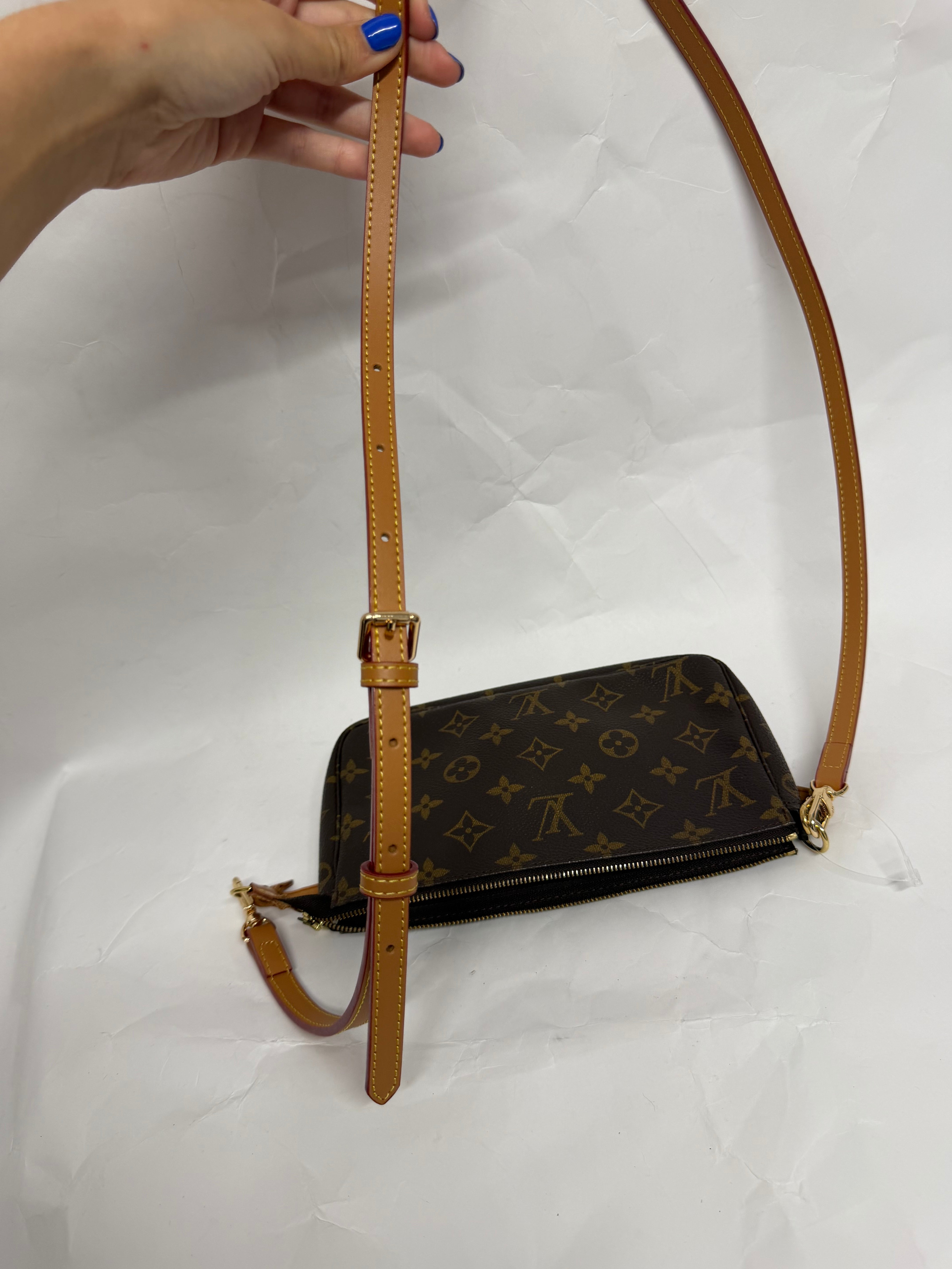 Louis Vuitton Pochette Accessoires monogram con 2 bandoleras extra