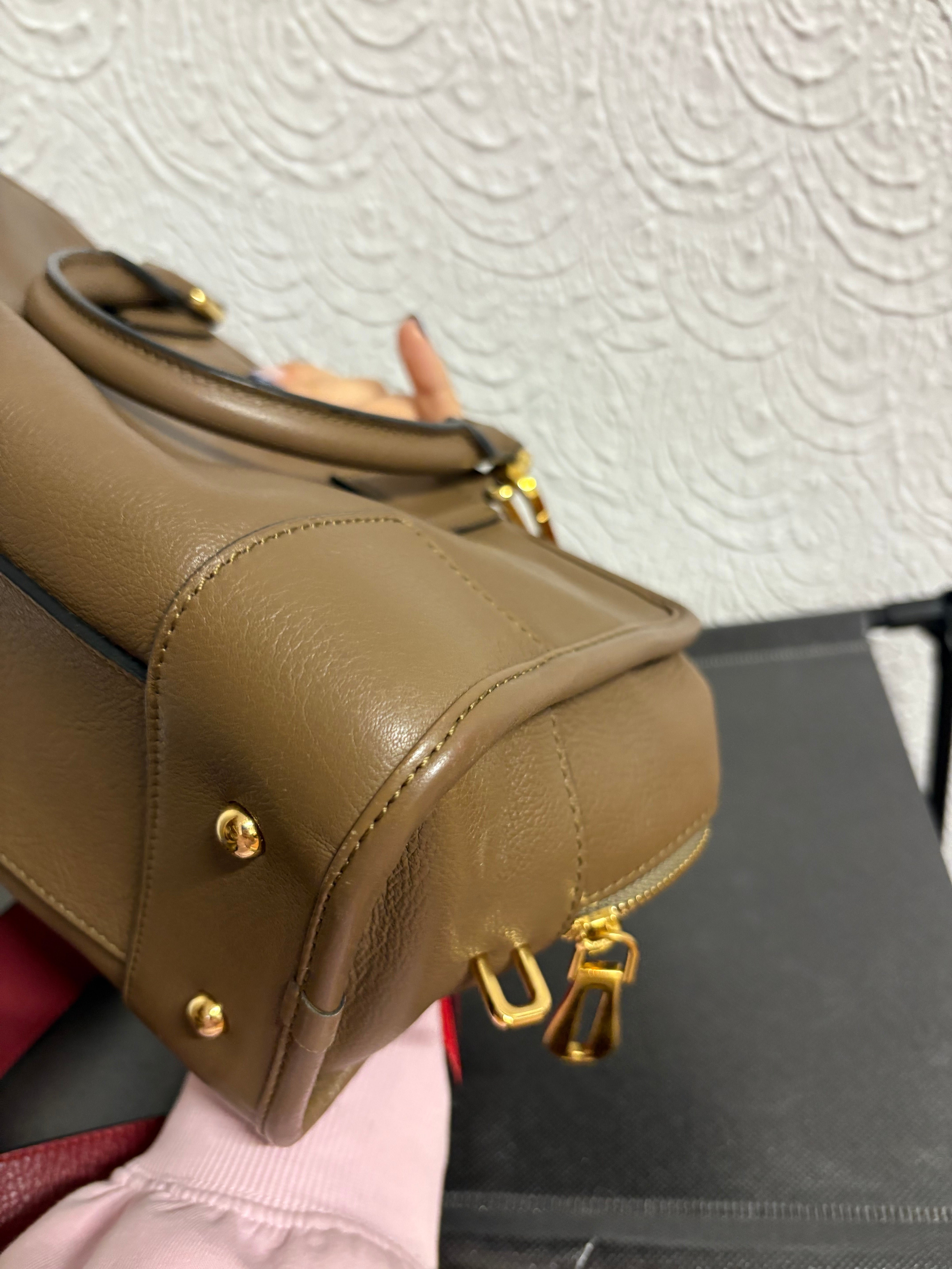 Loewe amazona 30 pequeño piel marrón topo con bandolera extra roja