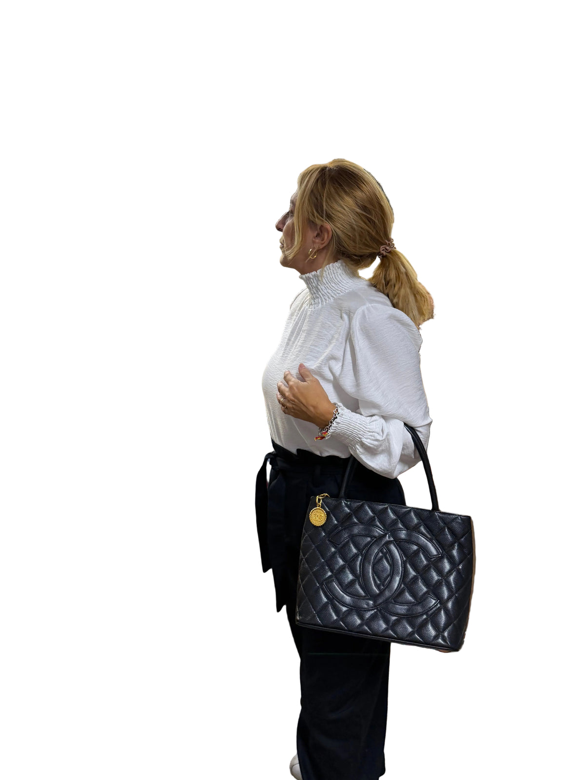 Chanel Medallion Tote Piel Caviar Negra · Serie 5