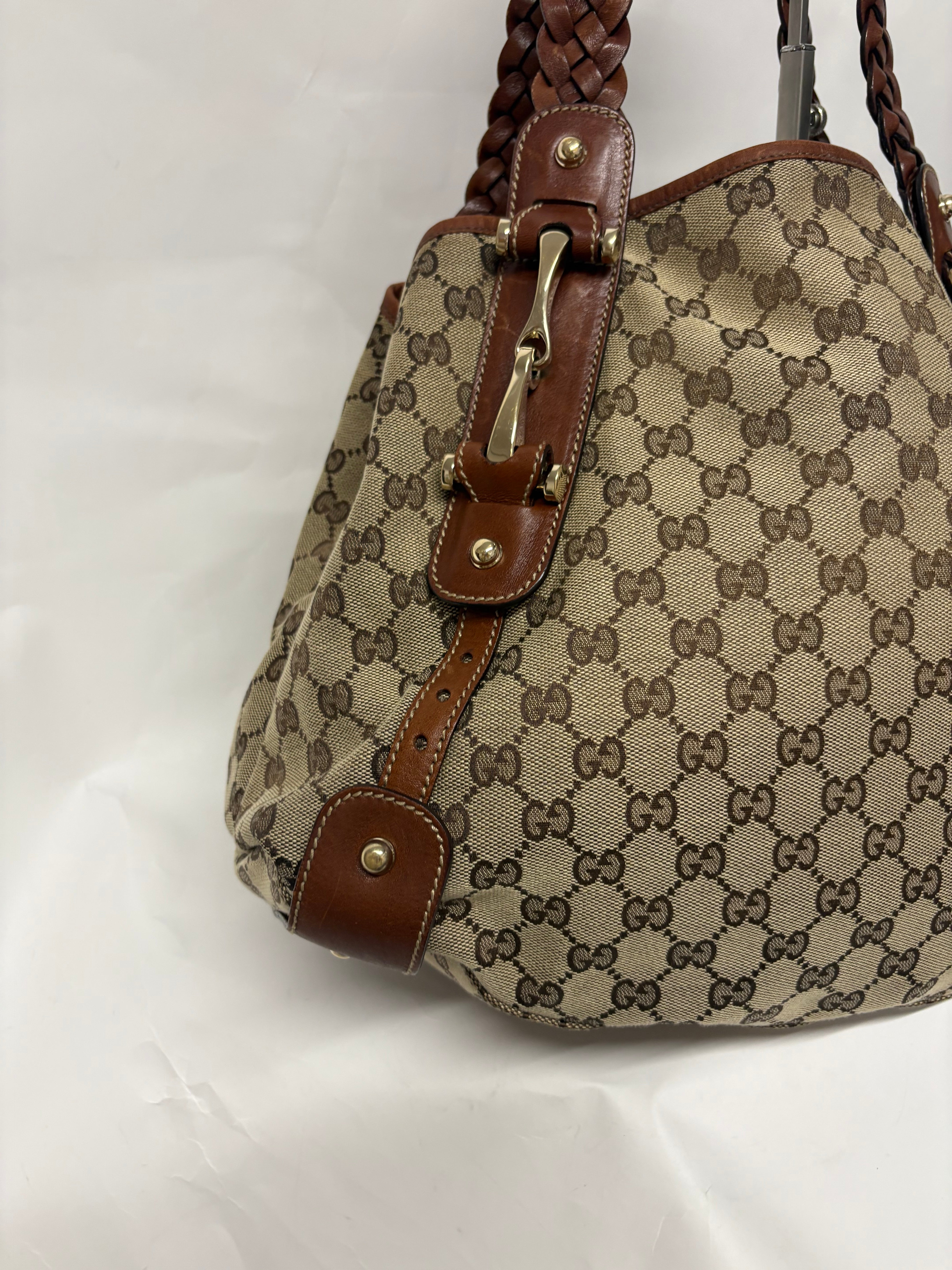 Gucci Pelham clásico en lona GG beige con piel marrón y asas trenzadas mediano