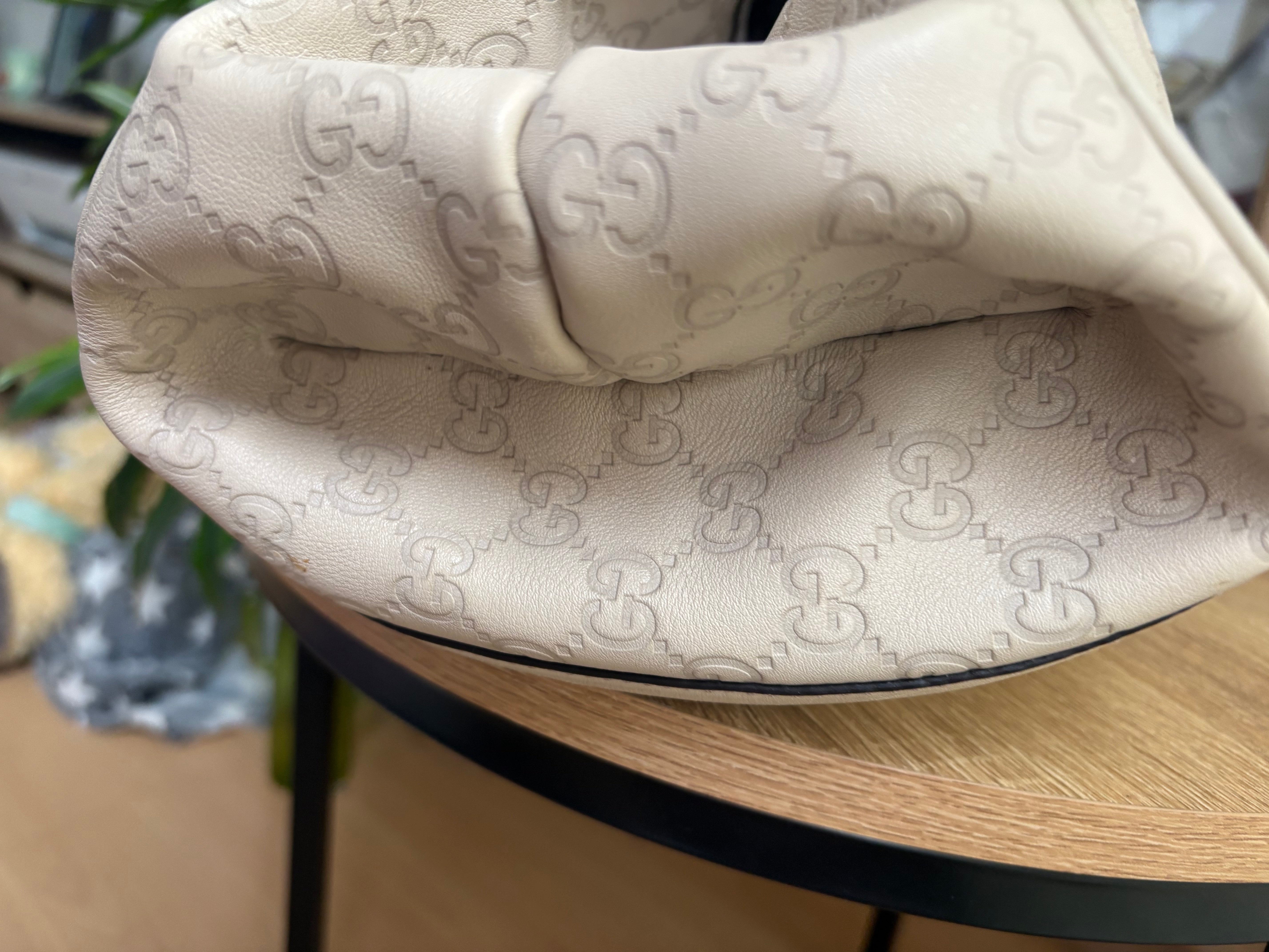 Gucci Pelham en piel Guccissima blanca