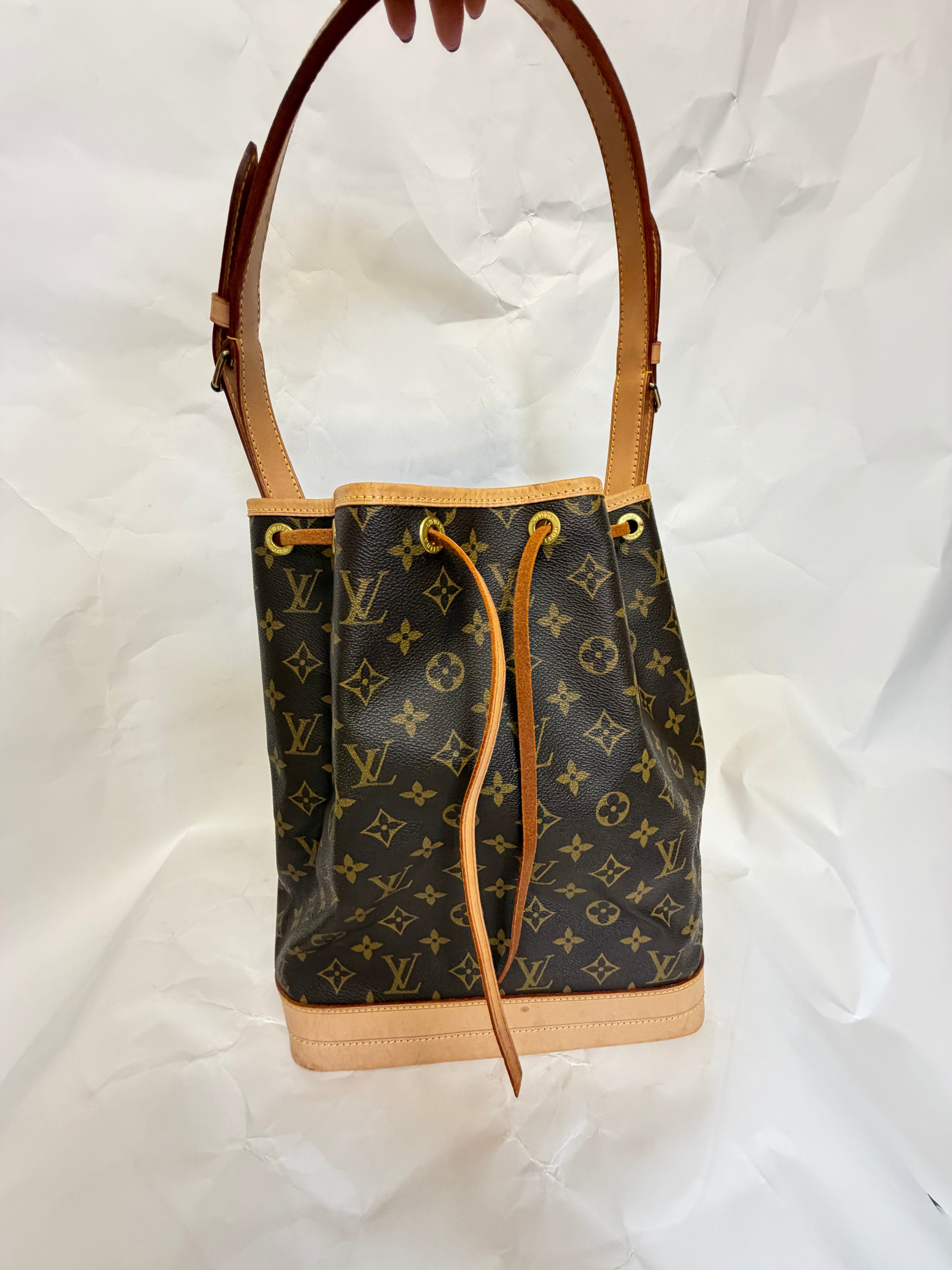 Louis Vuitton Noé clásico grande Monogram