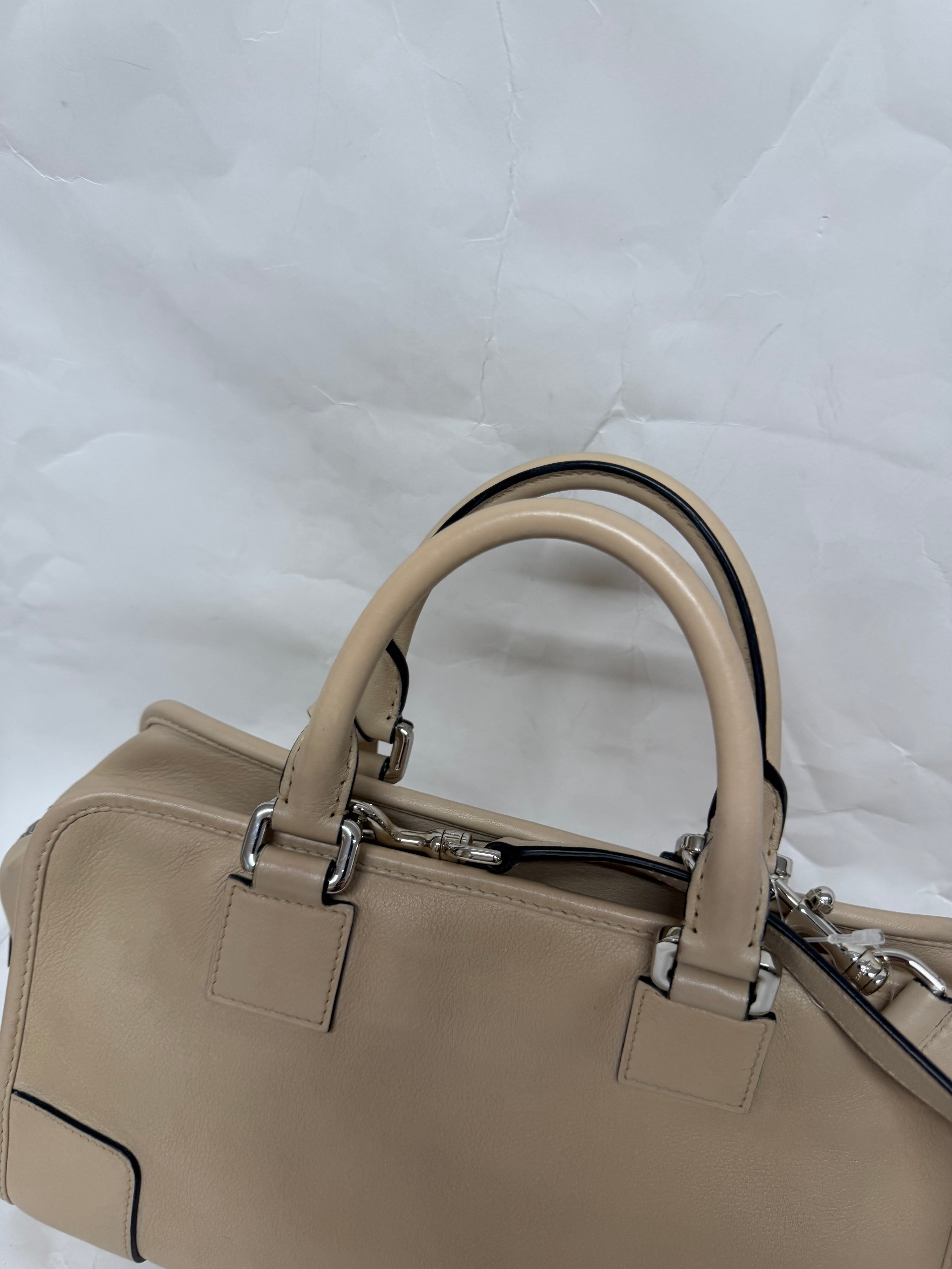 Loewe Amazona 28 beige arena con bandolera