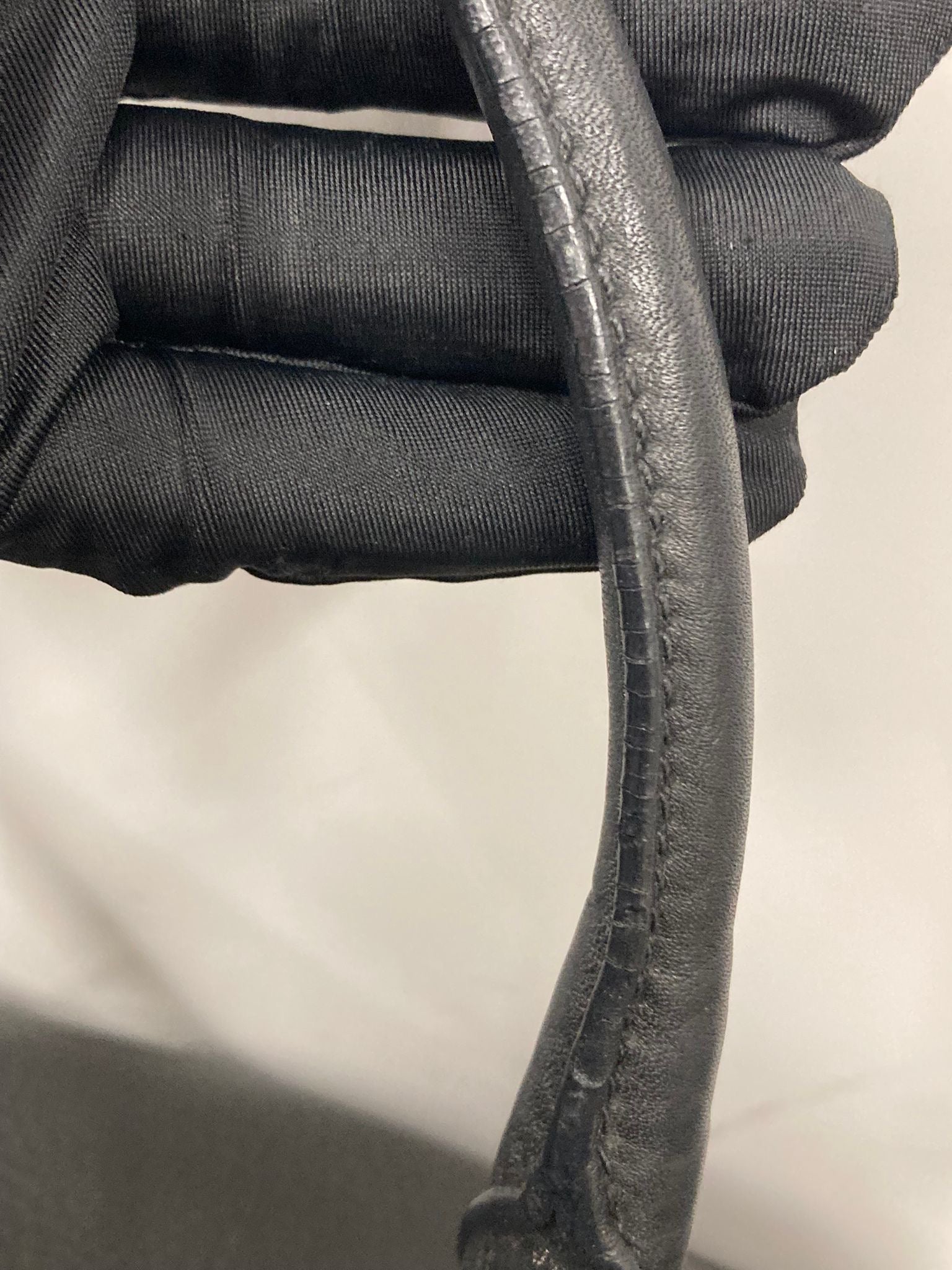 Prada vitello tote negra