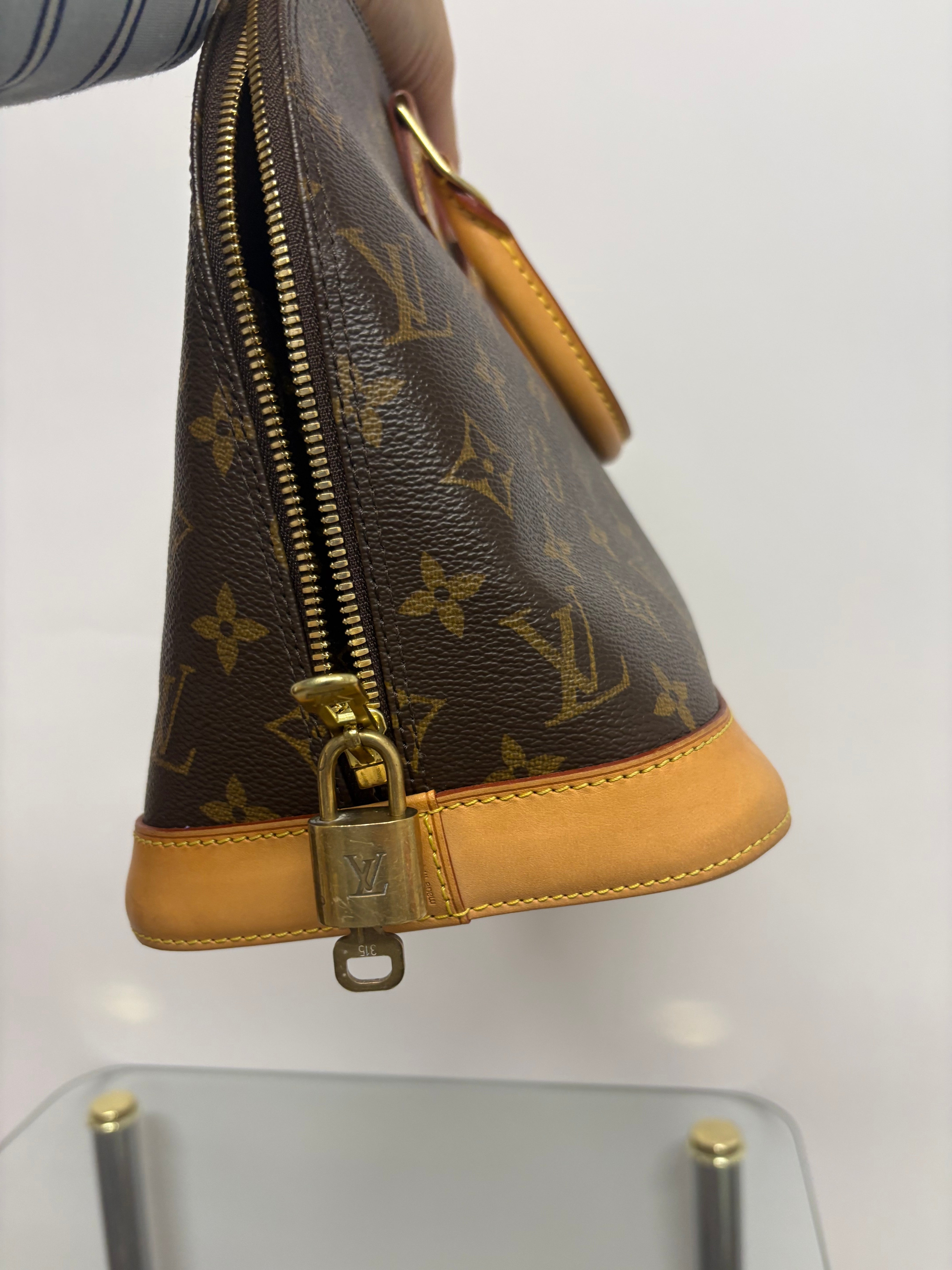 Louis Vuitton Alma MM canvas monogram
