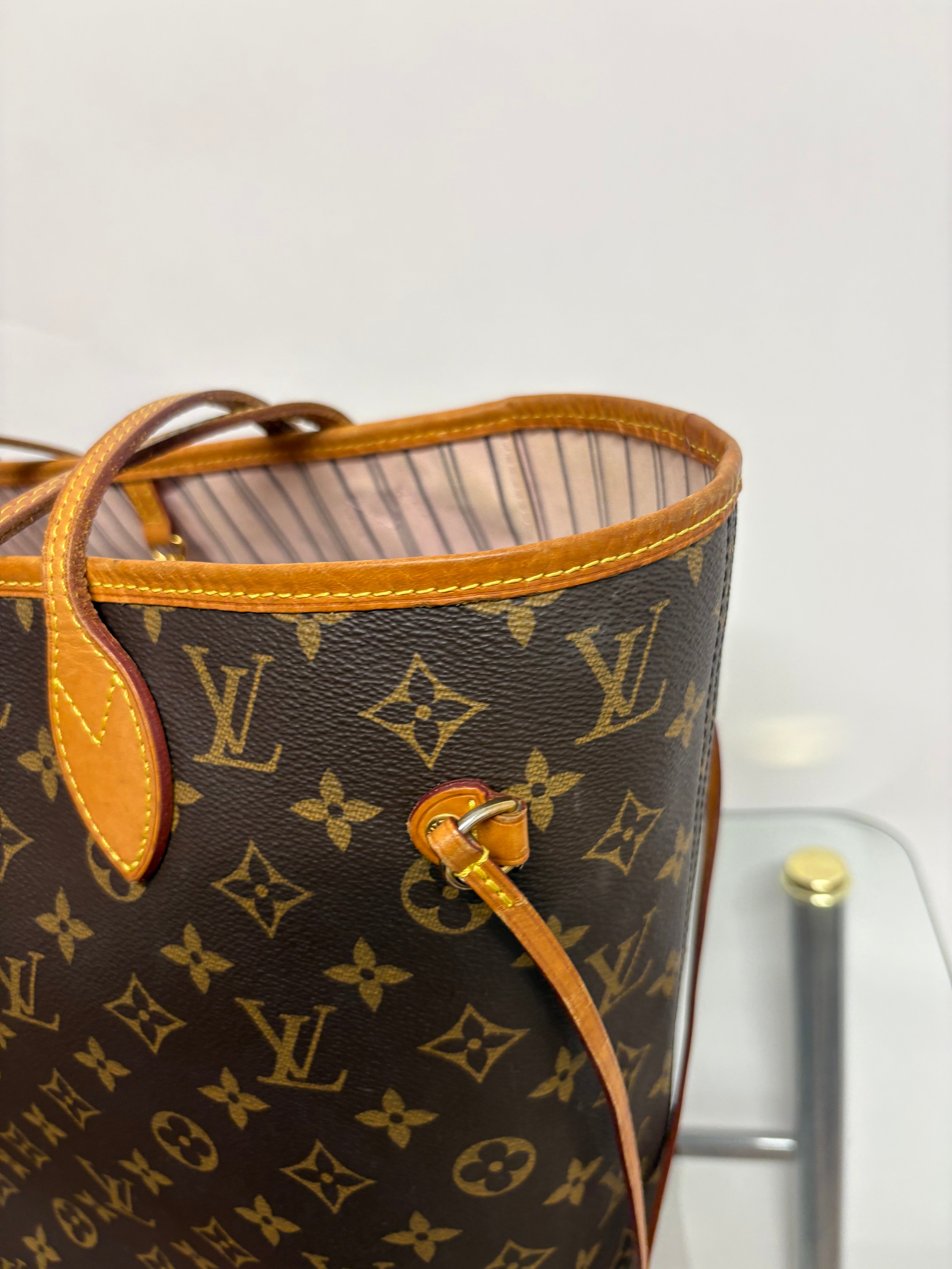 Louis Vuitton Neverfull MM monogram interior Rosa