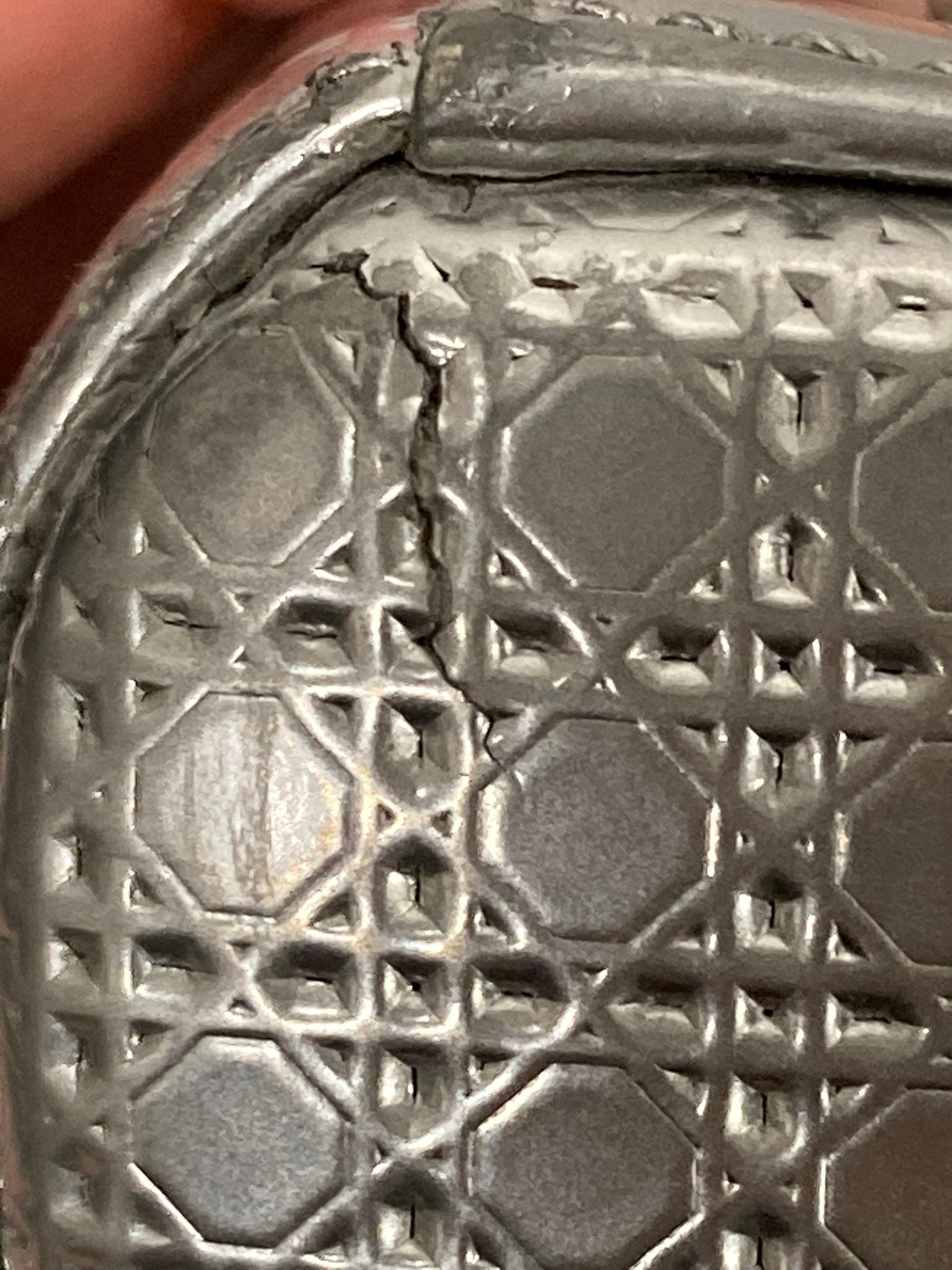 Christian Dior Lady Dior Cannage – Piel plateada