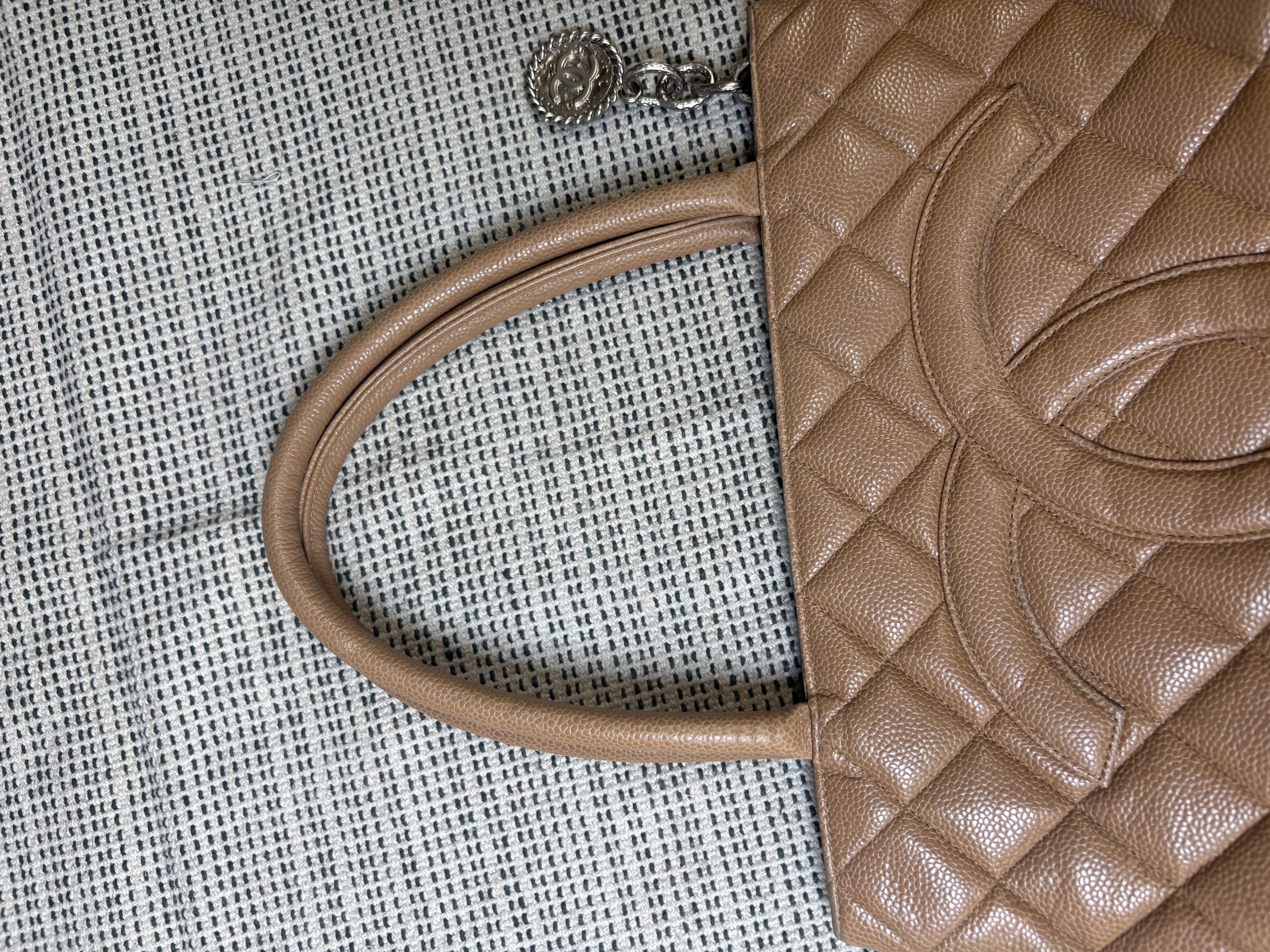 Chanel cambon tote caviar beige mediana