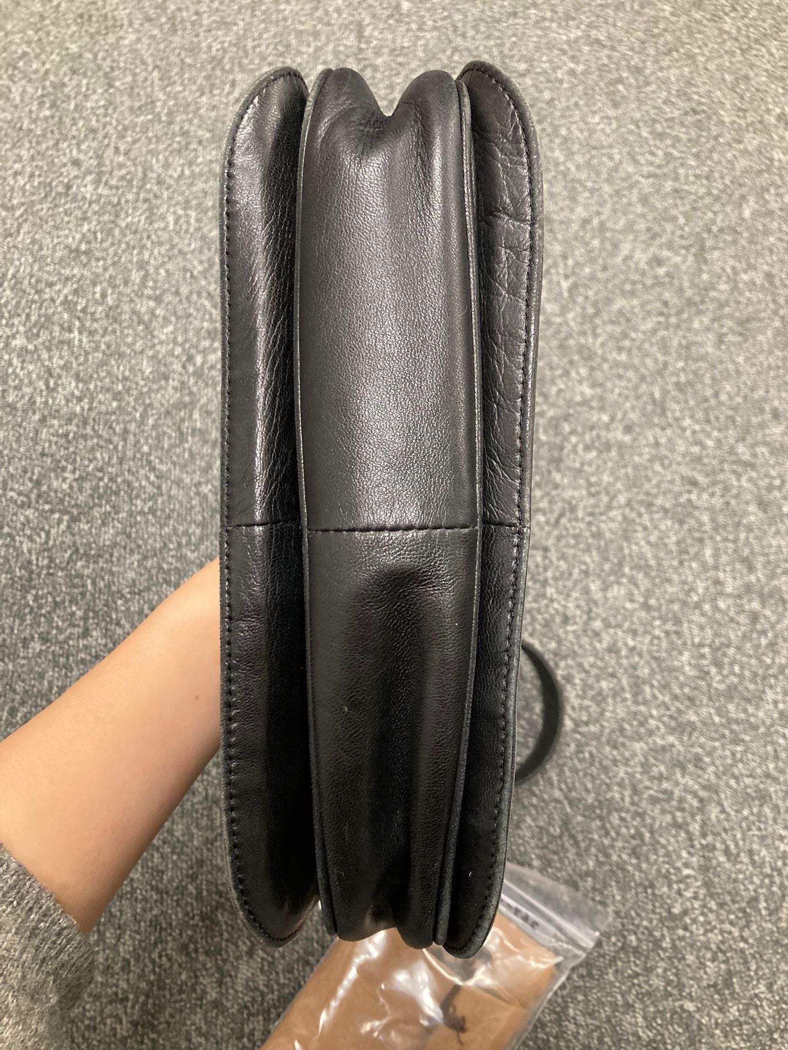 Loewe Flamenco Shoulder en piel negra pequeño