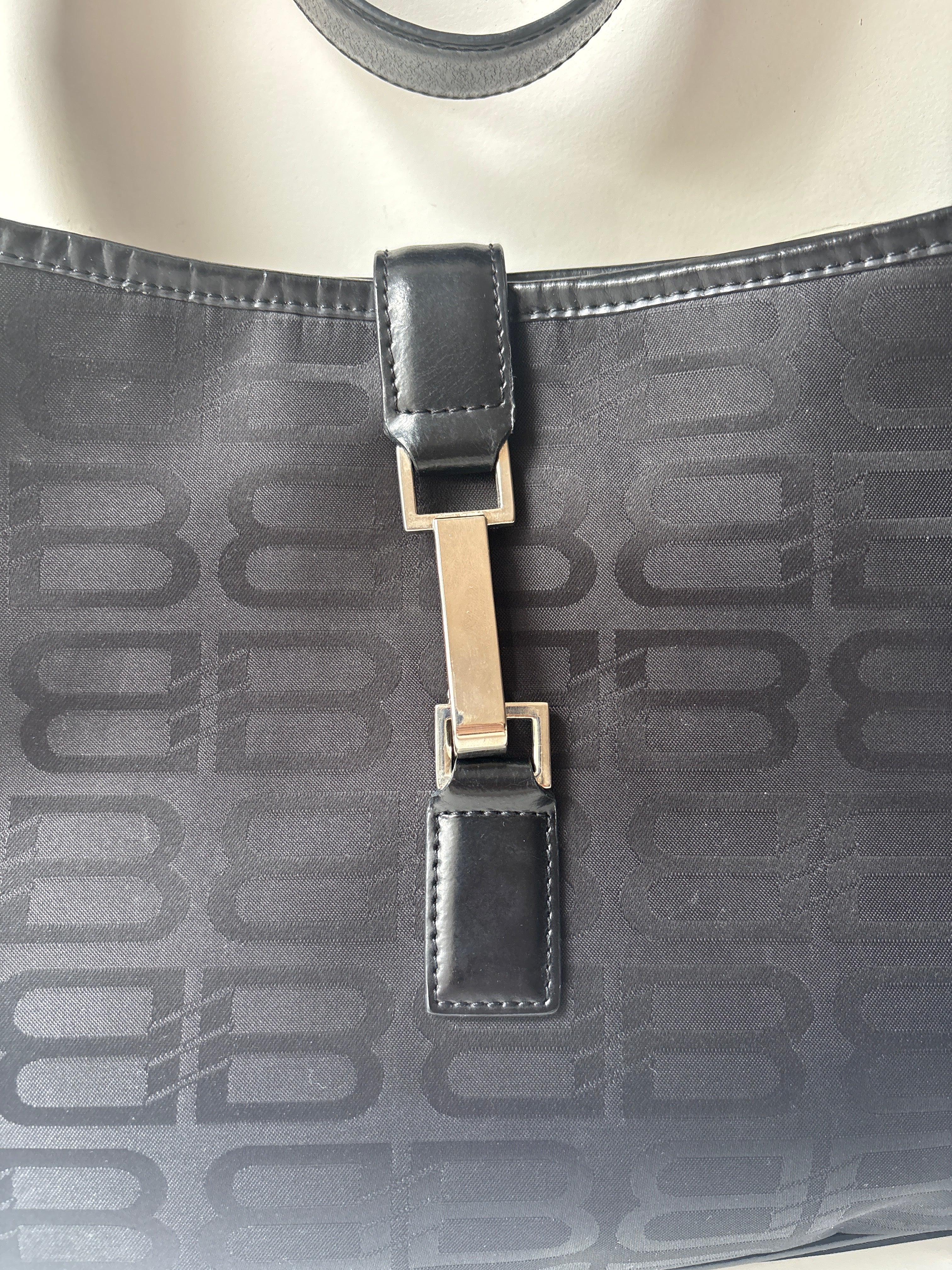 Balenciaga Hobo Bag en lona monogram “BB antiguo” negra