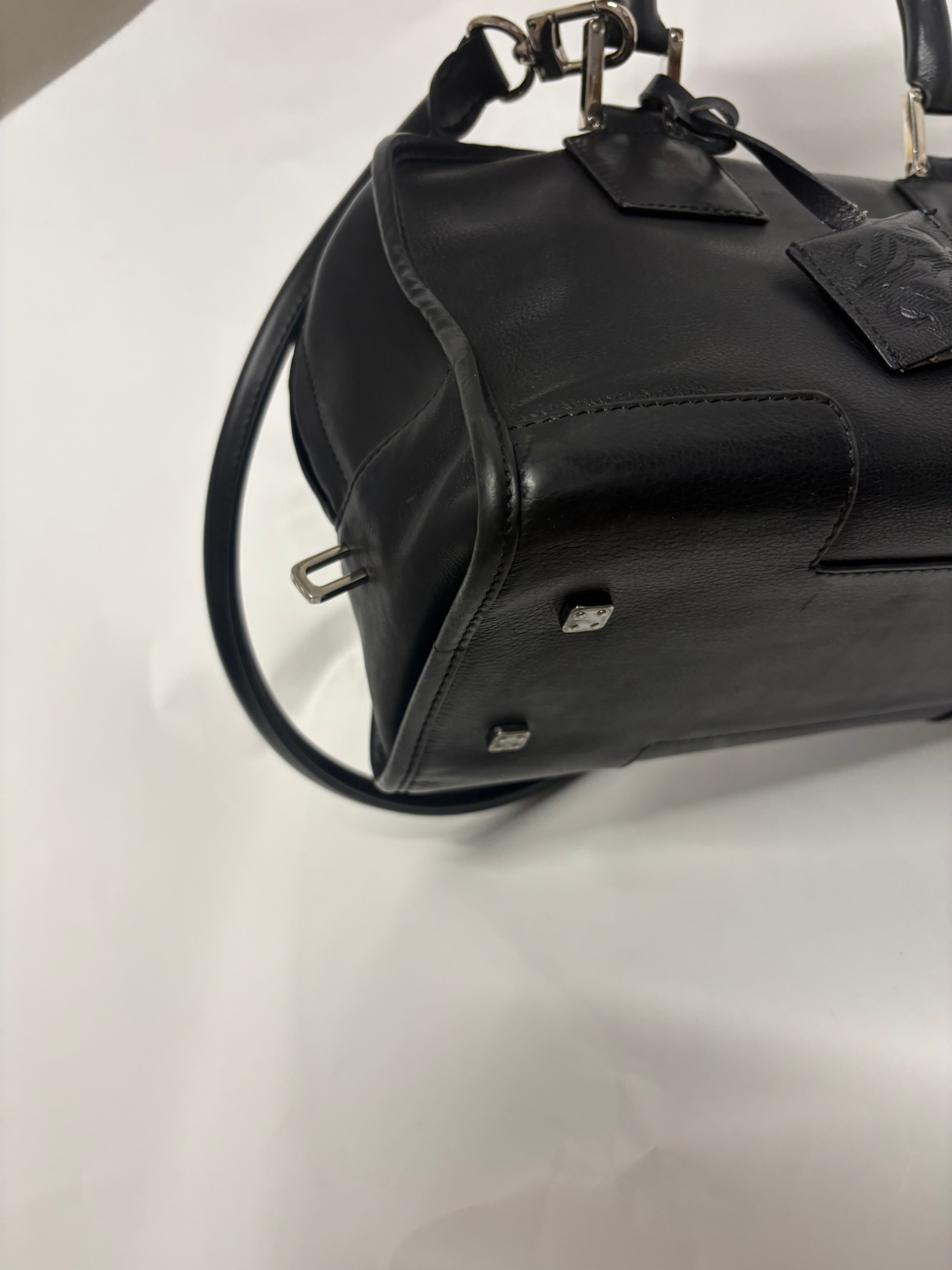 Loewe amazona 30 negro y plata con bandolera