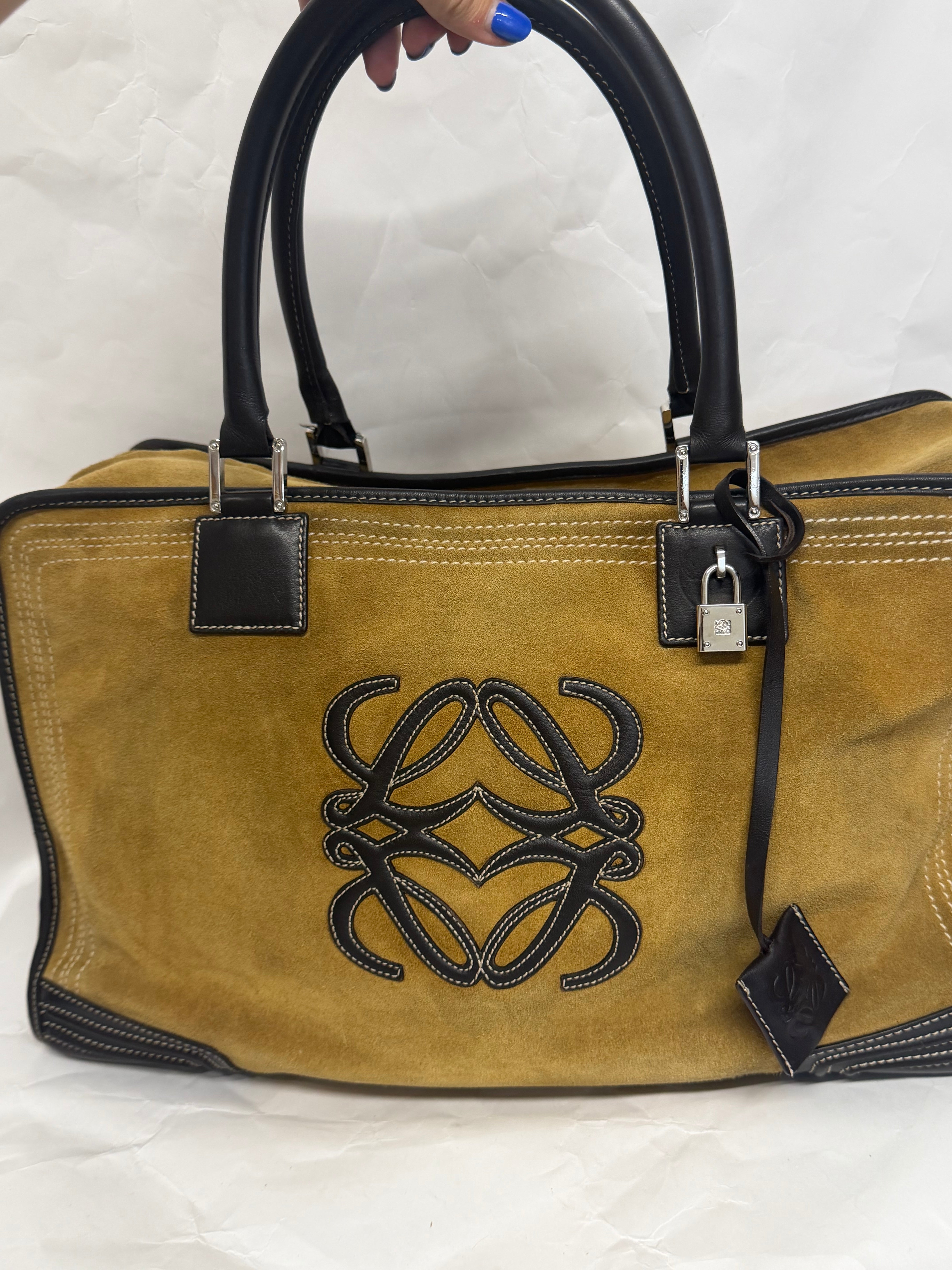 Loewe Amazona 44 | Ante Oro Anagrama Grande