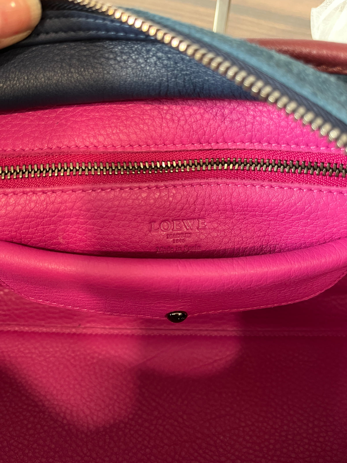 Loewe Amazona 28 Tricolor Ante Fucsia, Azul y Piel Burdeos
