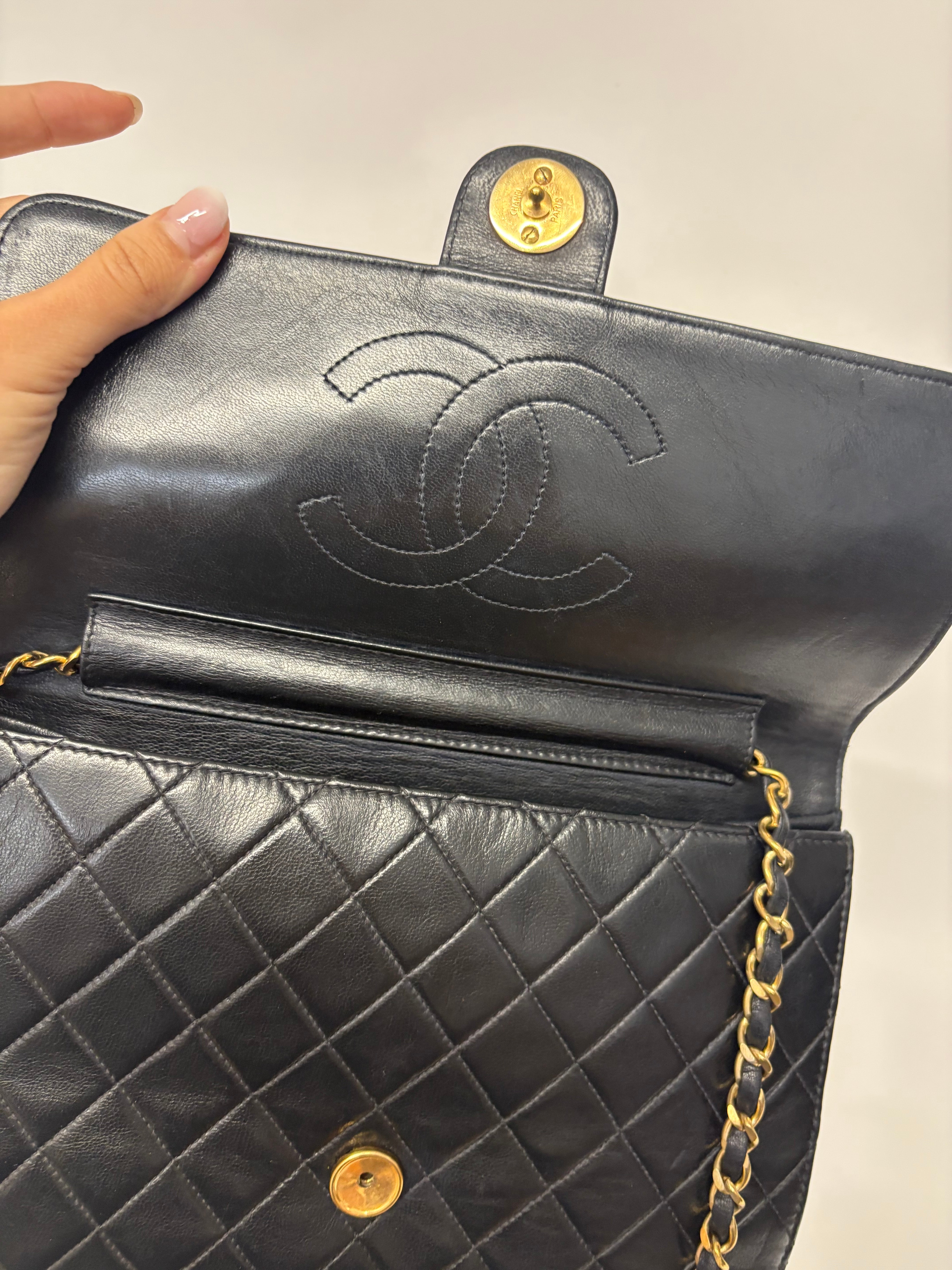 Chanel Timeless Matelassé Single Flap negra