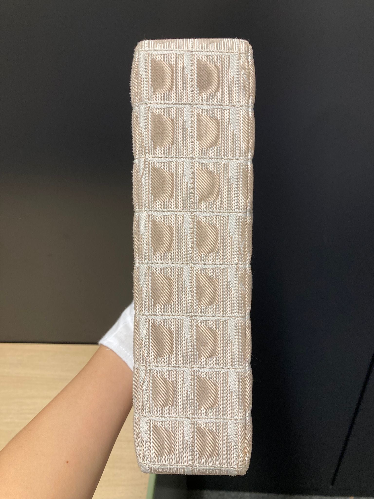 Chanel Timeless lona rosa-beige “Choco Bar” bandolera