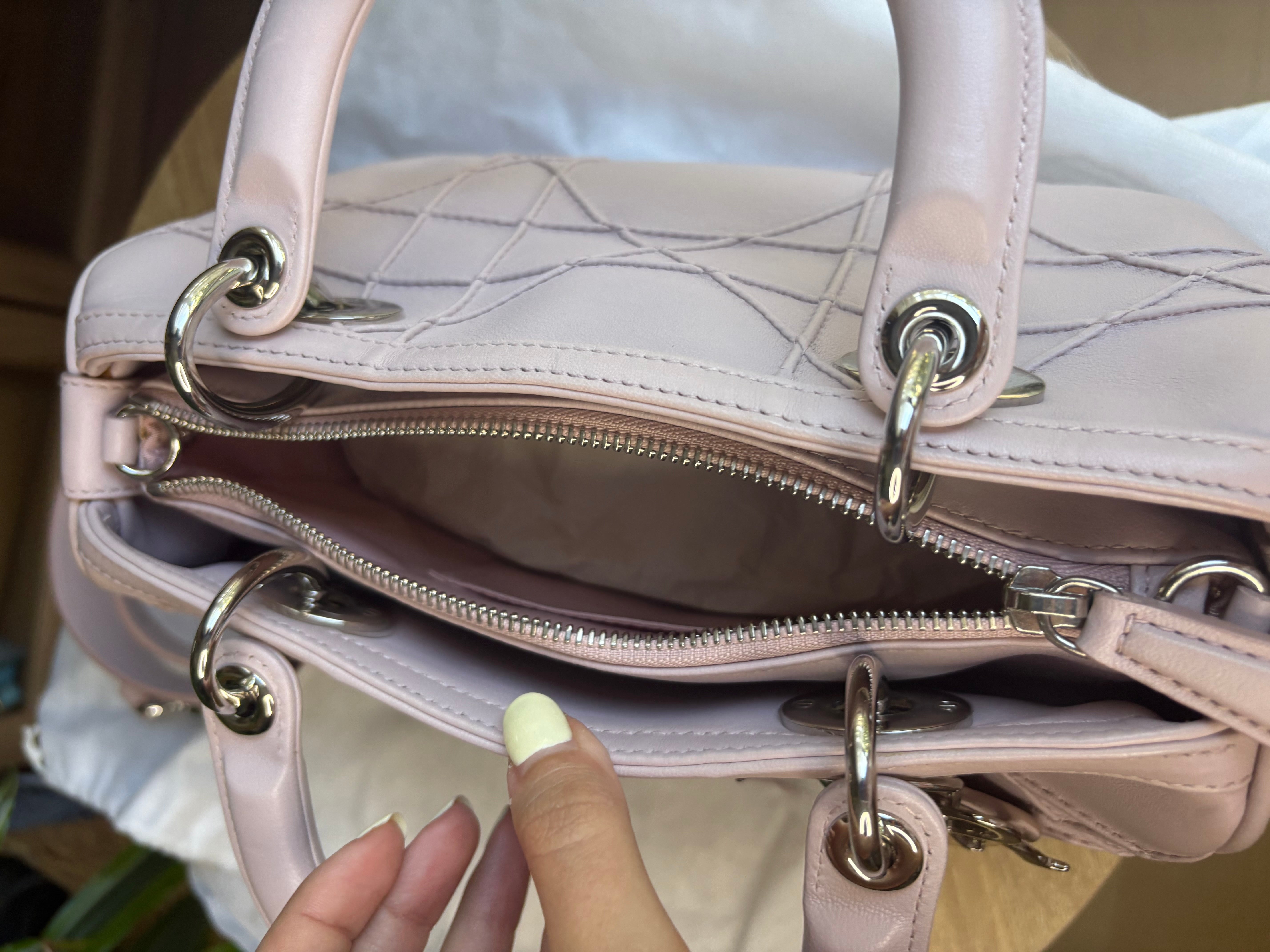 Christian Dior Lady Dior Granville – Rosa Palo con Herrajes Plateados y Bandolera