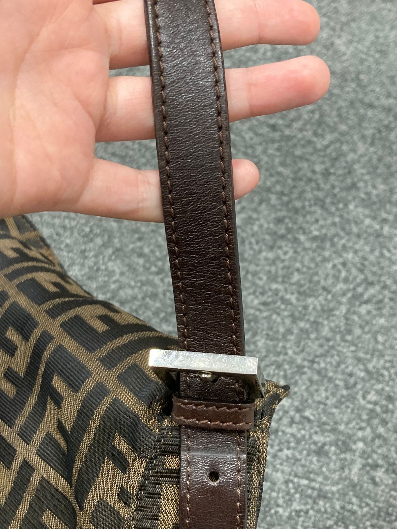 Fendi Zucca hombro con doble solapa – Monograma marrón