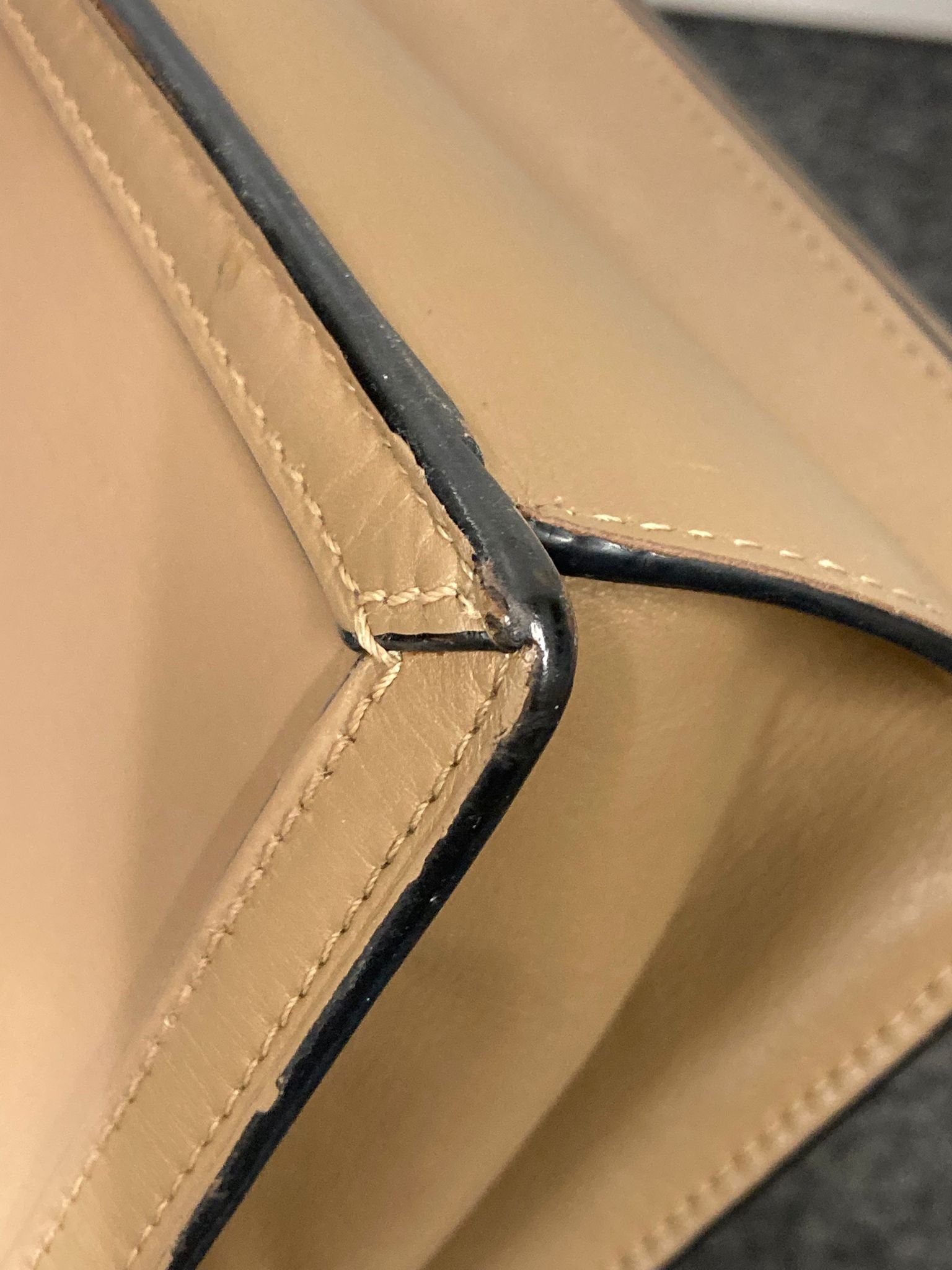 Loewe Barcelona bandolera beige