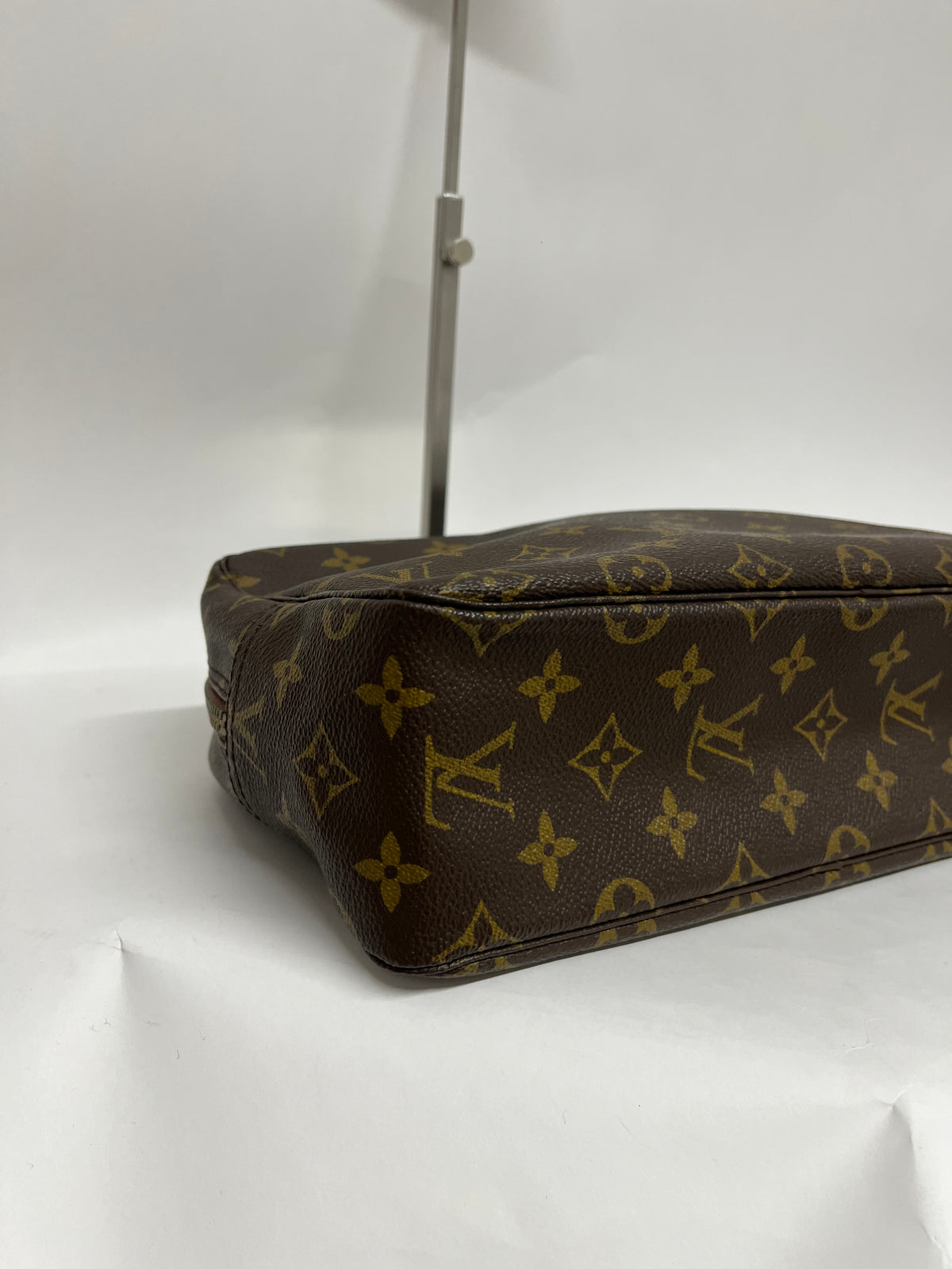 Louis Vuitton Trousse Toilette 28 Lona Monogram