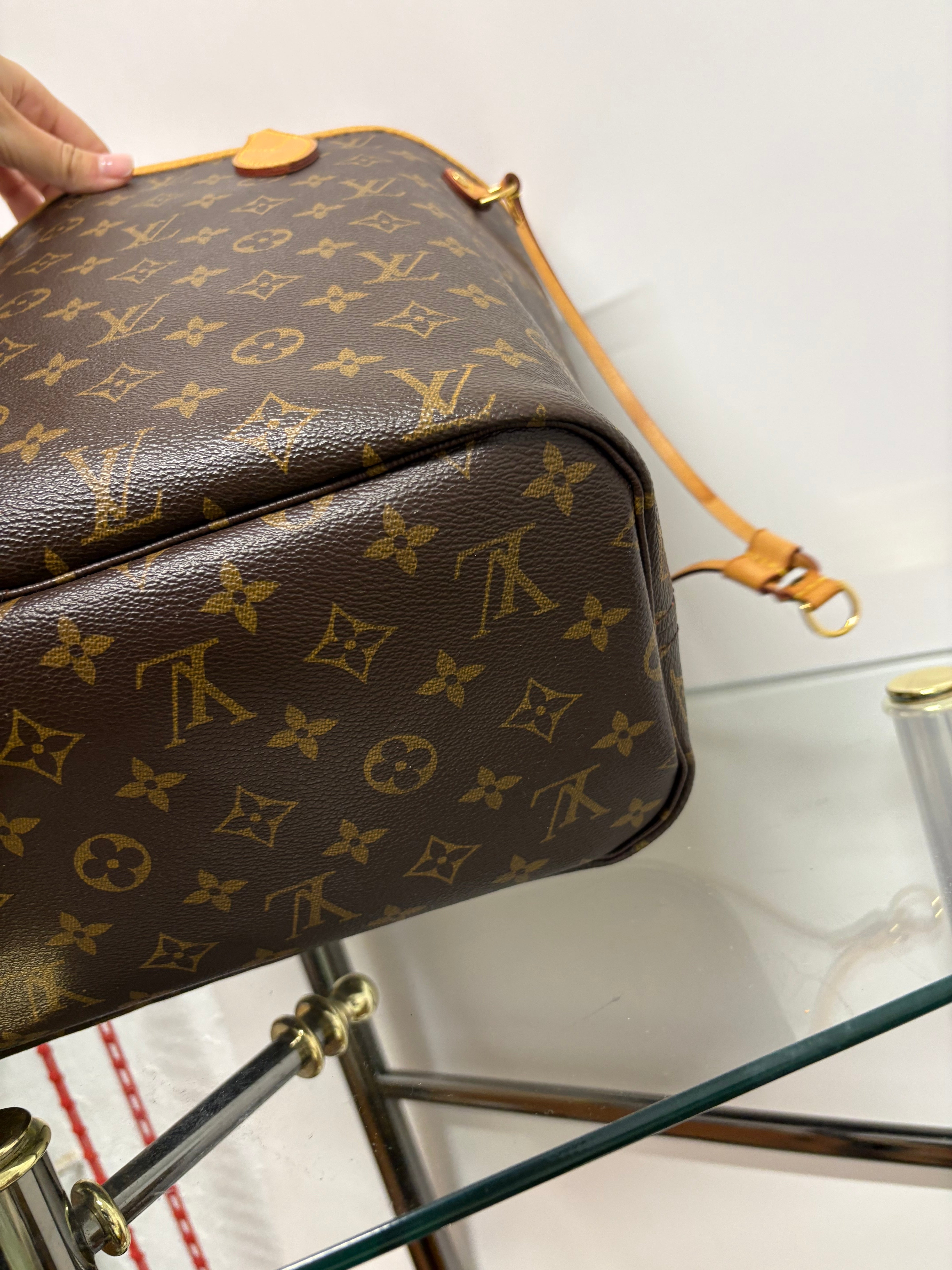 Louis Vuitton Neverfull MM Monogram Interior rojo