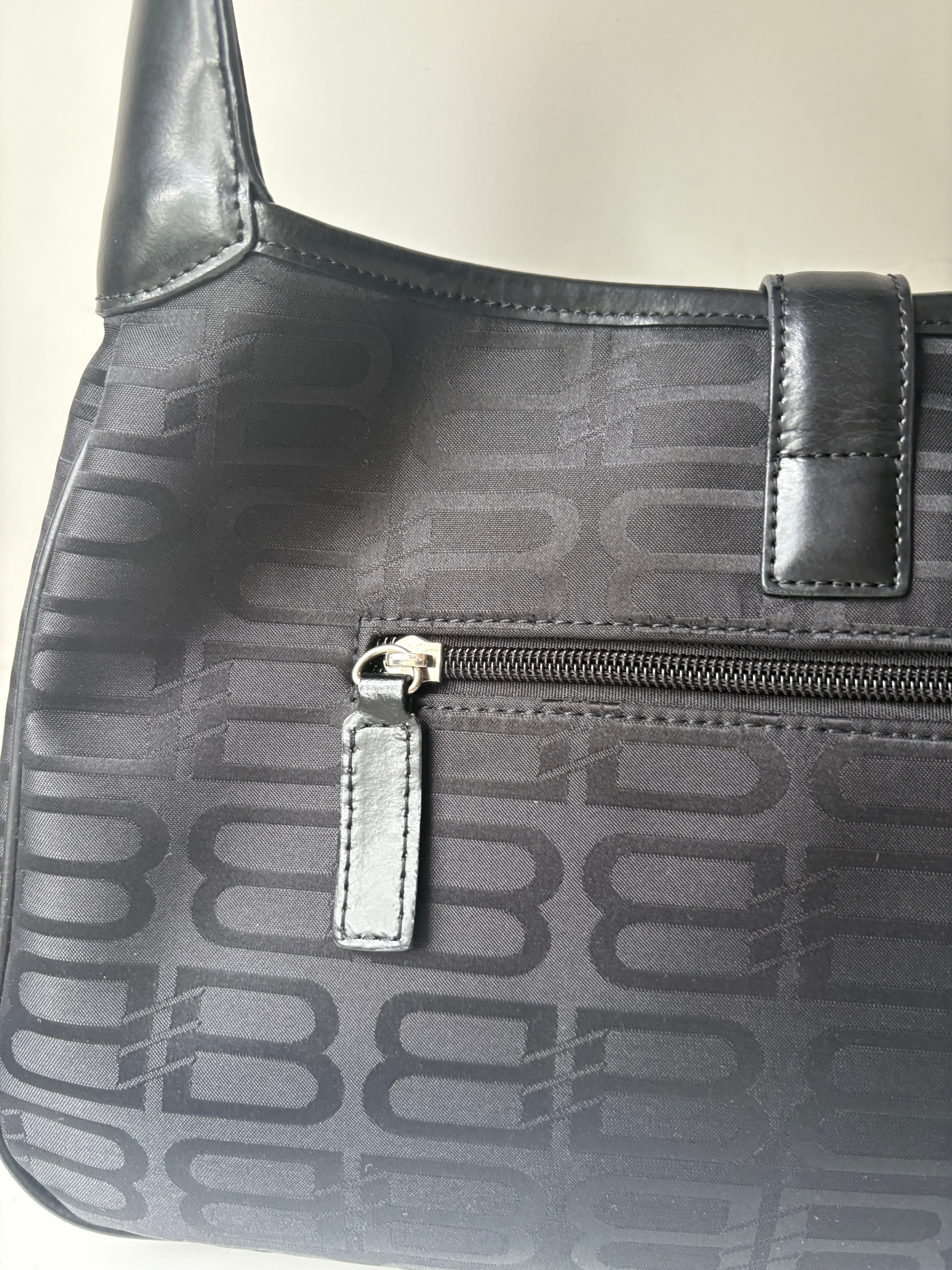 Balenciaga Hobo Bag en lona monogram “BB antiguo” negra