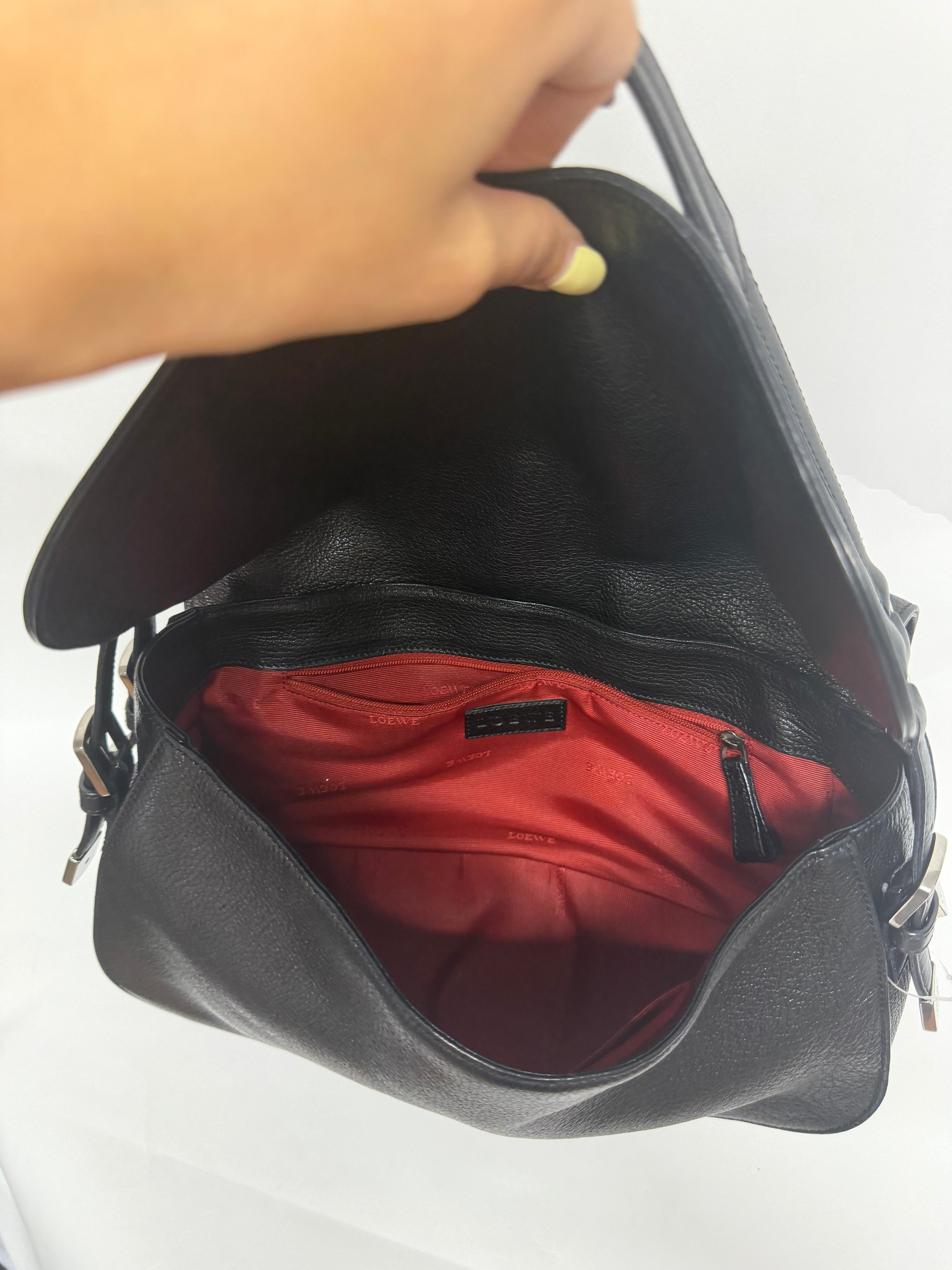 Loewe Hobo Anagram con Tachuelas Negro