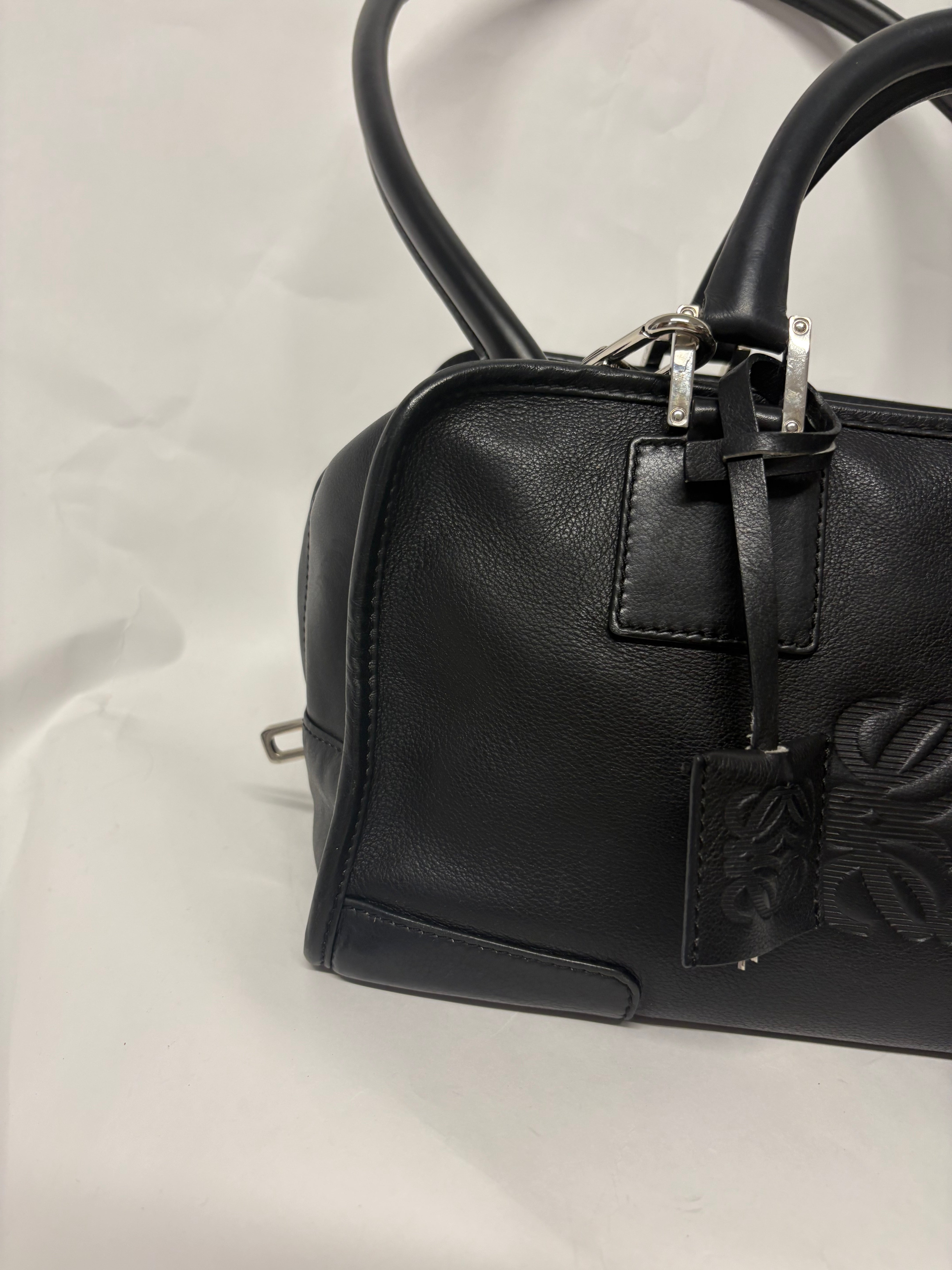 Loewe amazona 30 negro y plata con bandolera