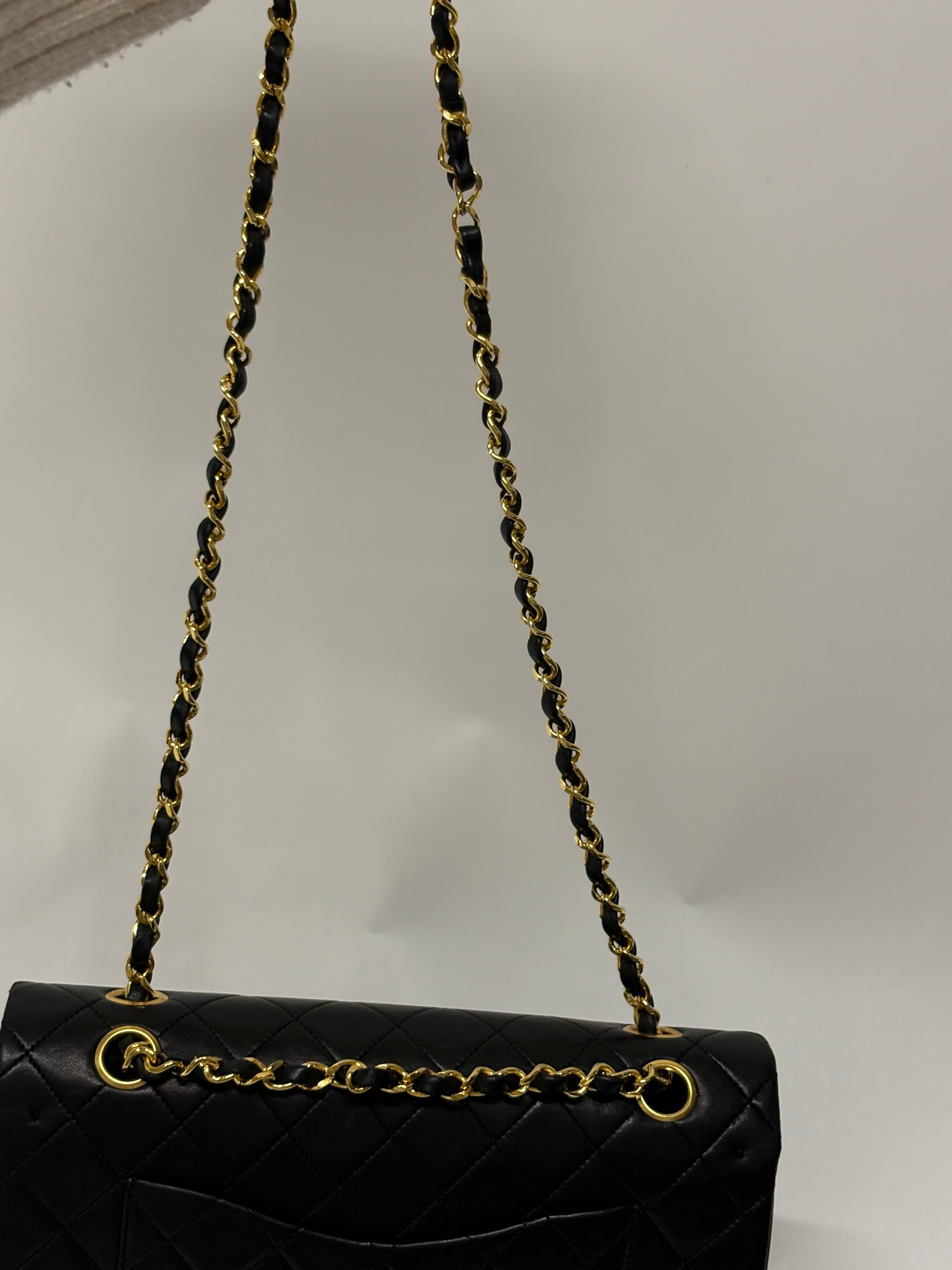 Chanel Timeless Classic Flap Medium Double Flap 25 Negro Lambskin - serie 1