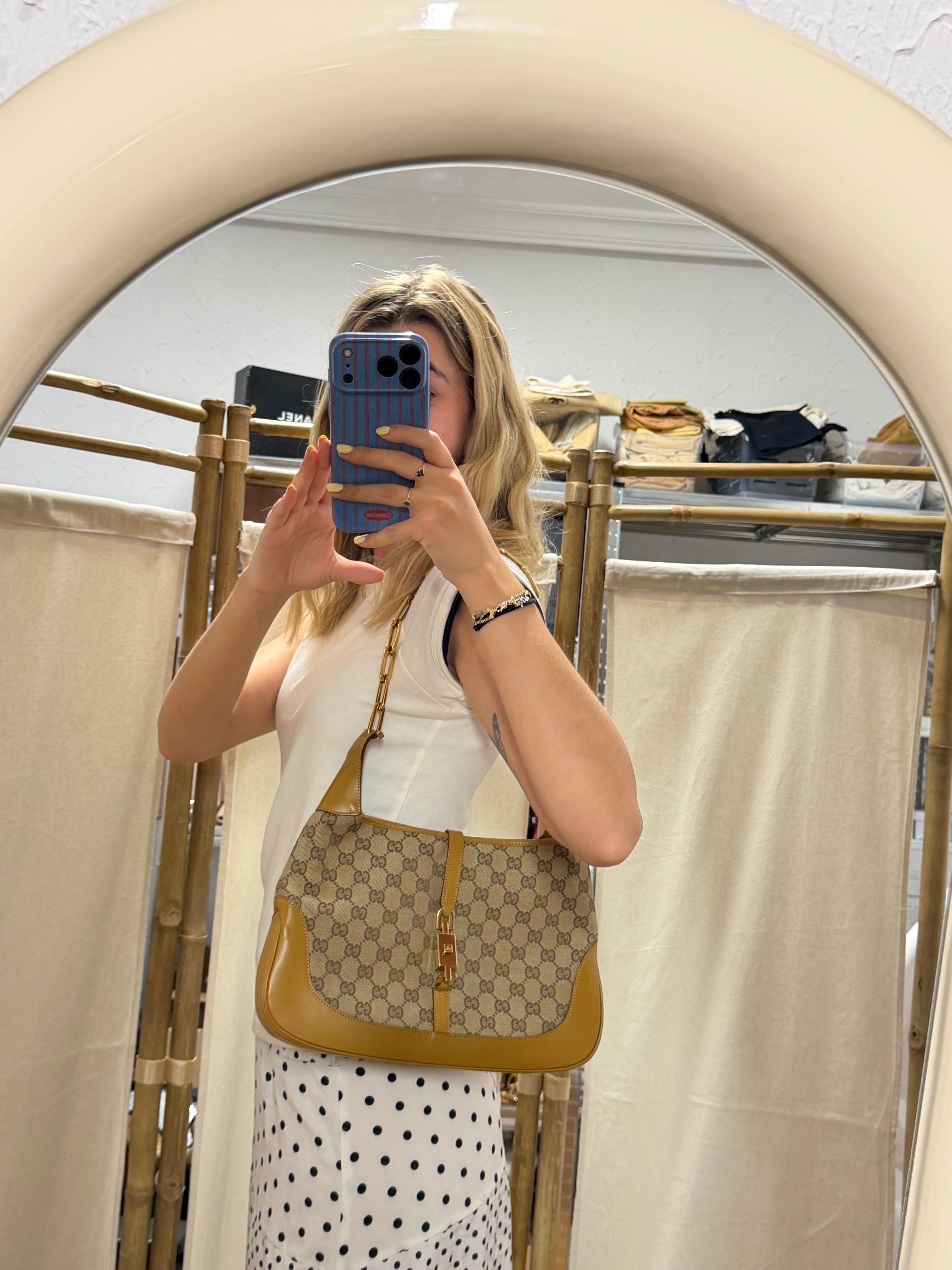 Gucci Jackie GG Canvas Mediano con Cadena Dorada
