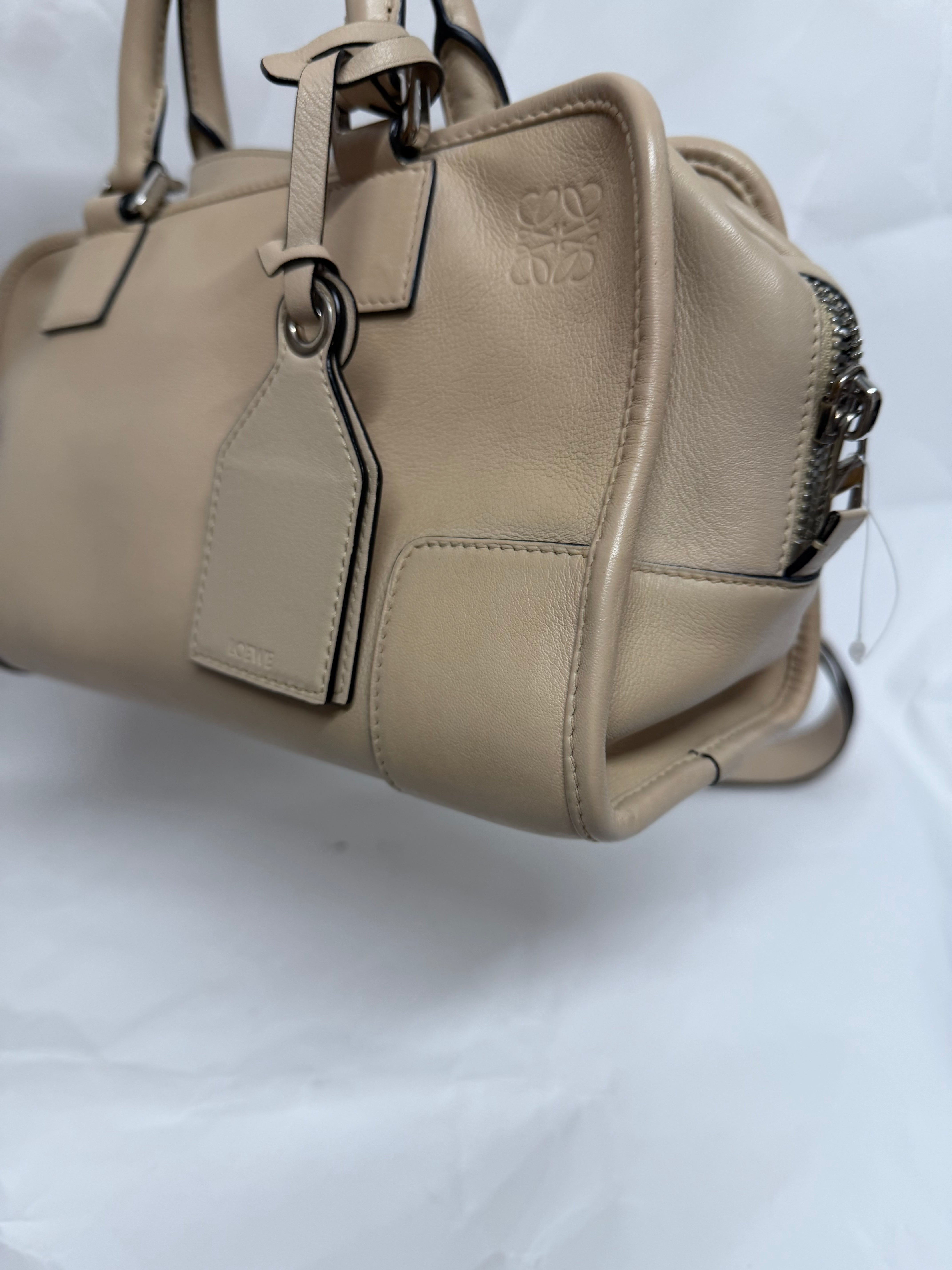 Loewe Amazona 28 beige arena con bandolera