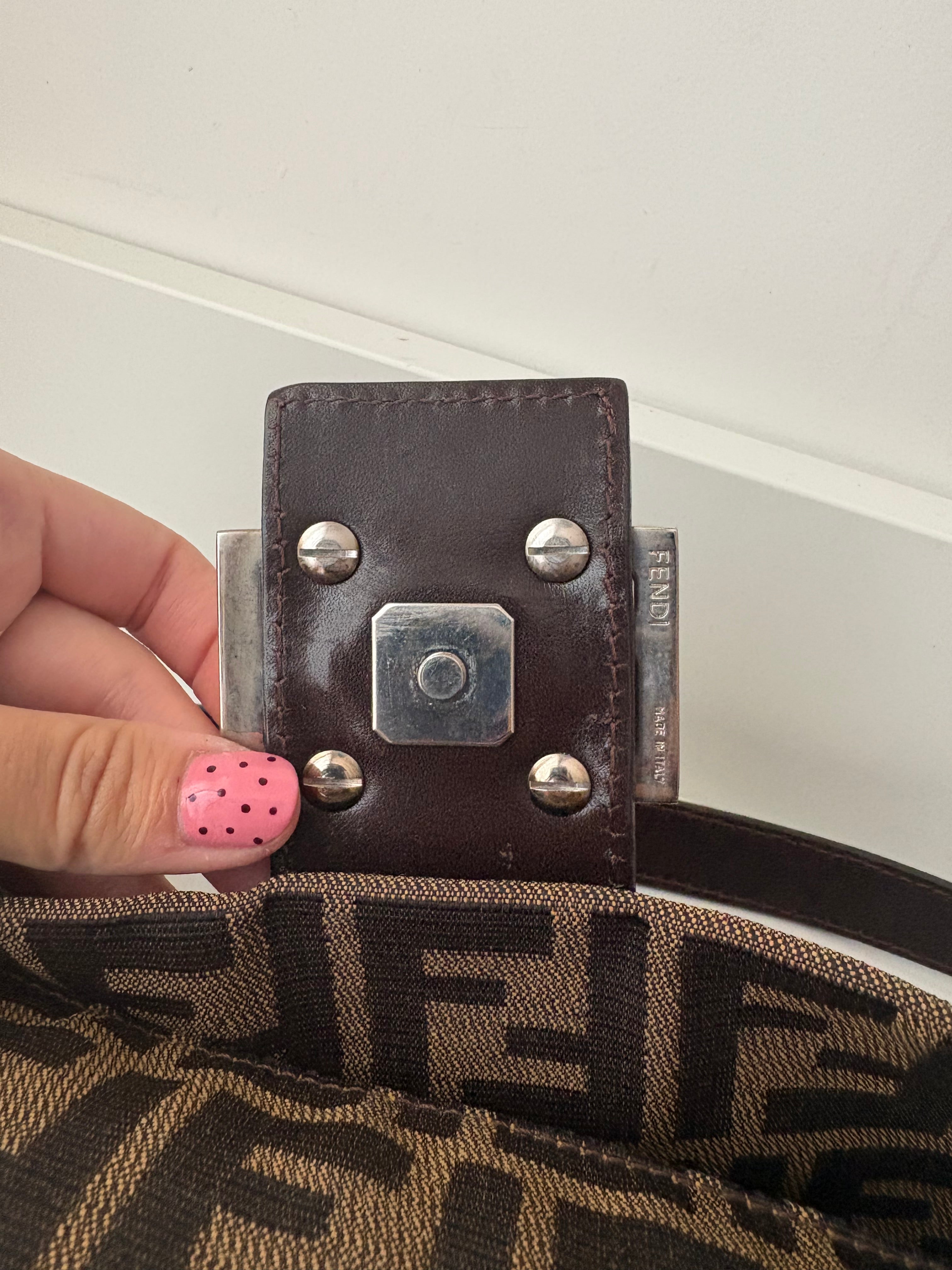 Fendi Baguette Clásica Vintage en canvas Zucca marrón con herrajes plateados