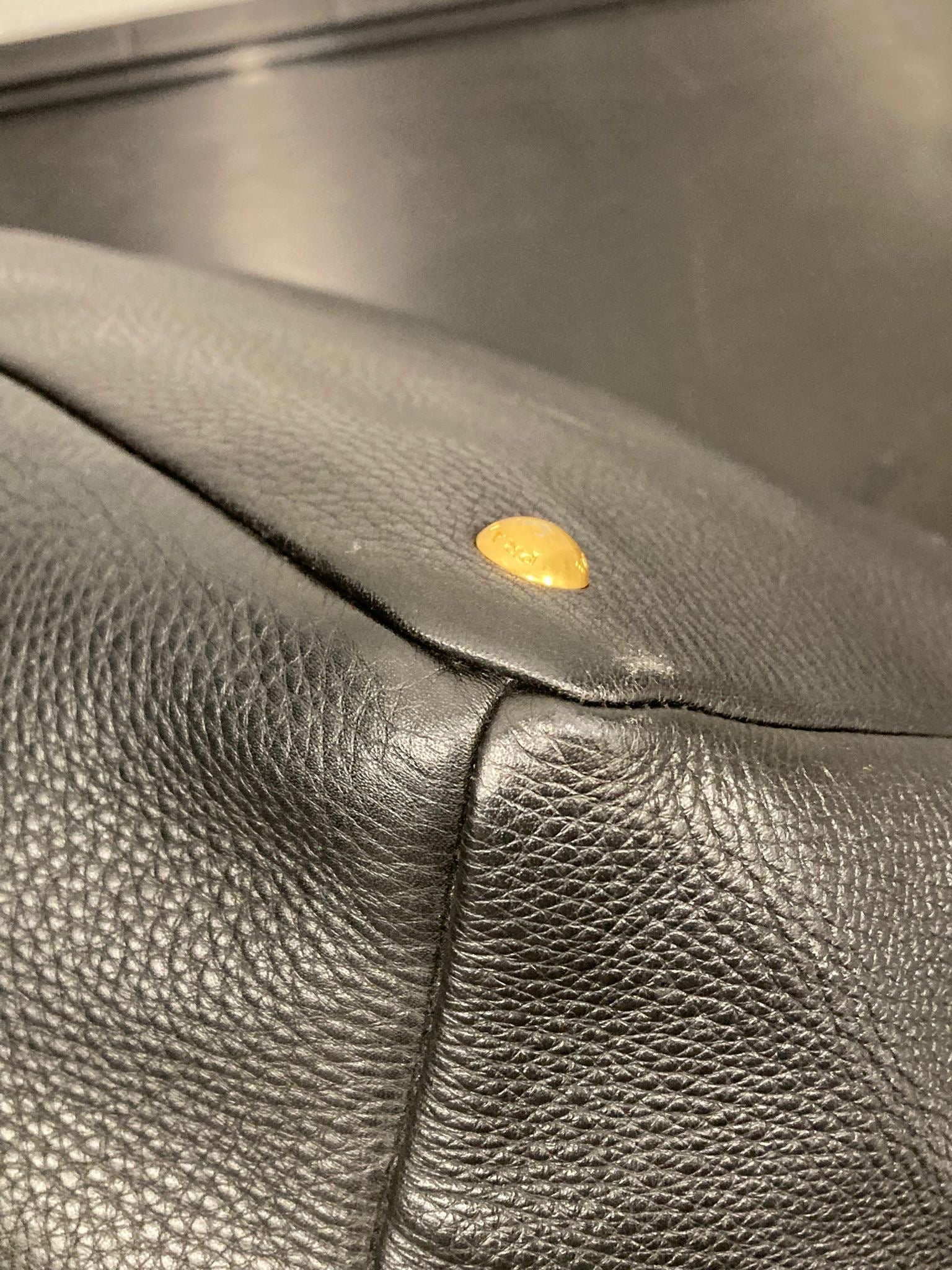 Prada vitello tote negra