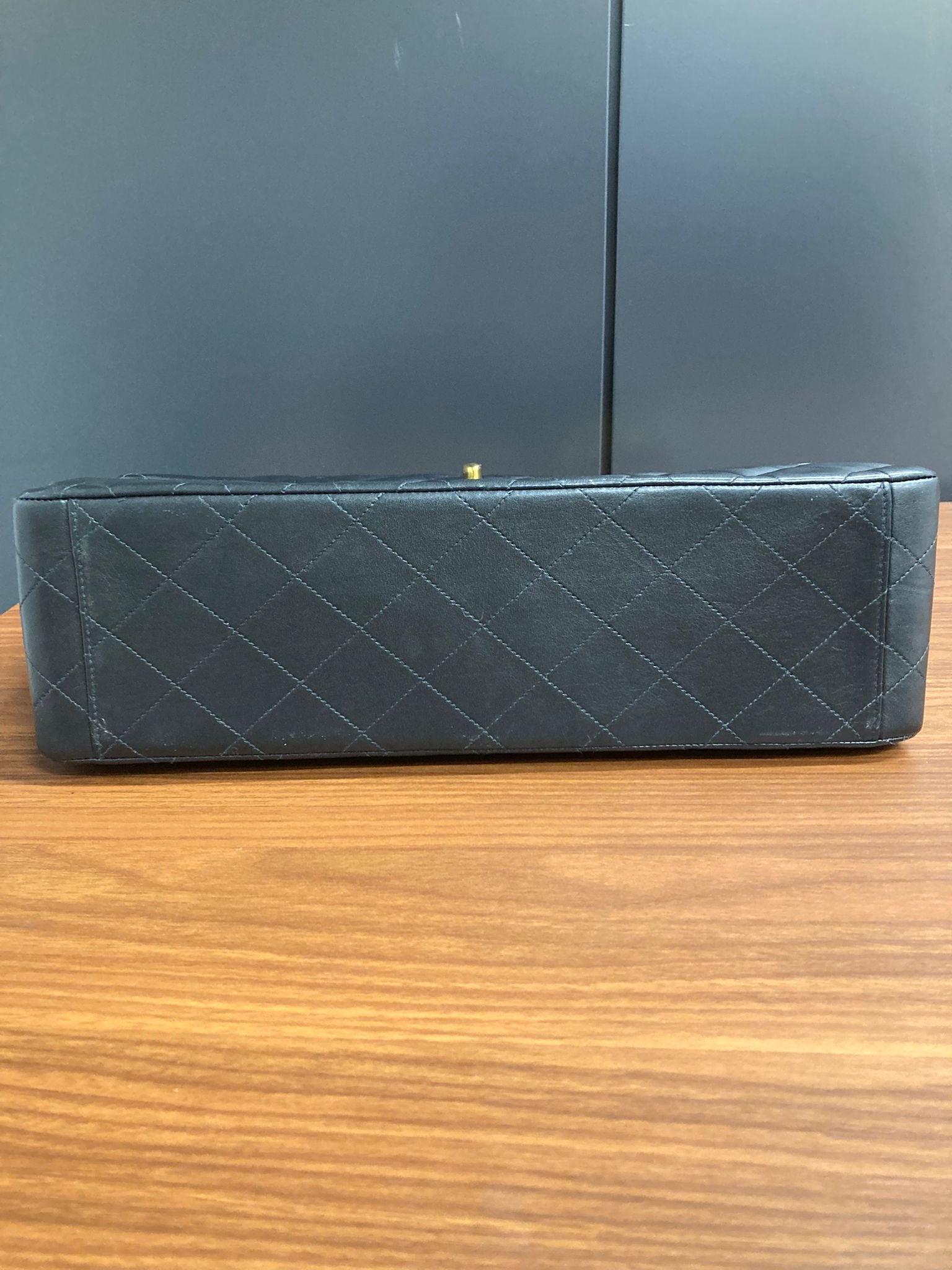 Chanel Jumbo vintage negro en piel de cordero 34 cm