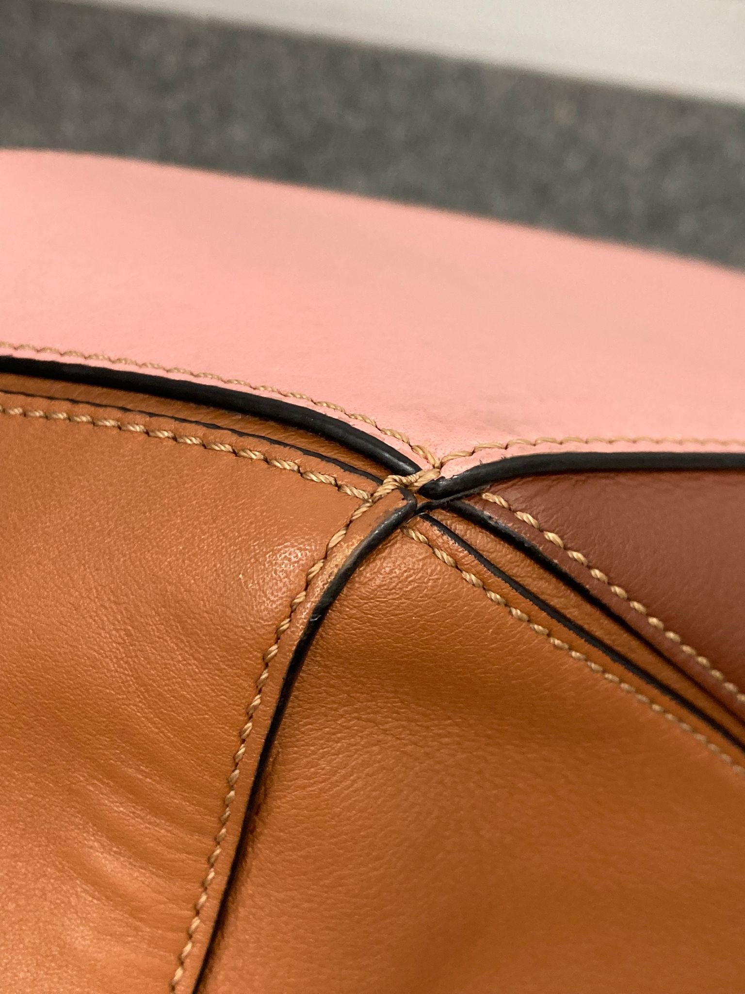 Loewe Puzzle Small tricolor en piel marrón y rosa