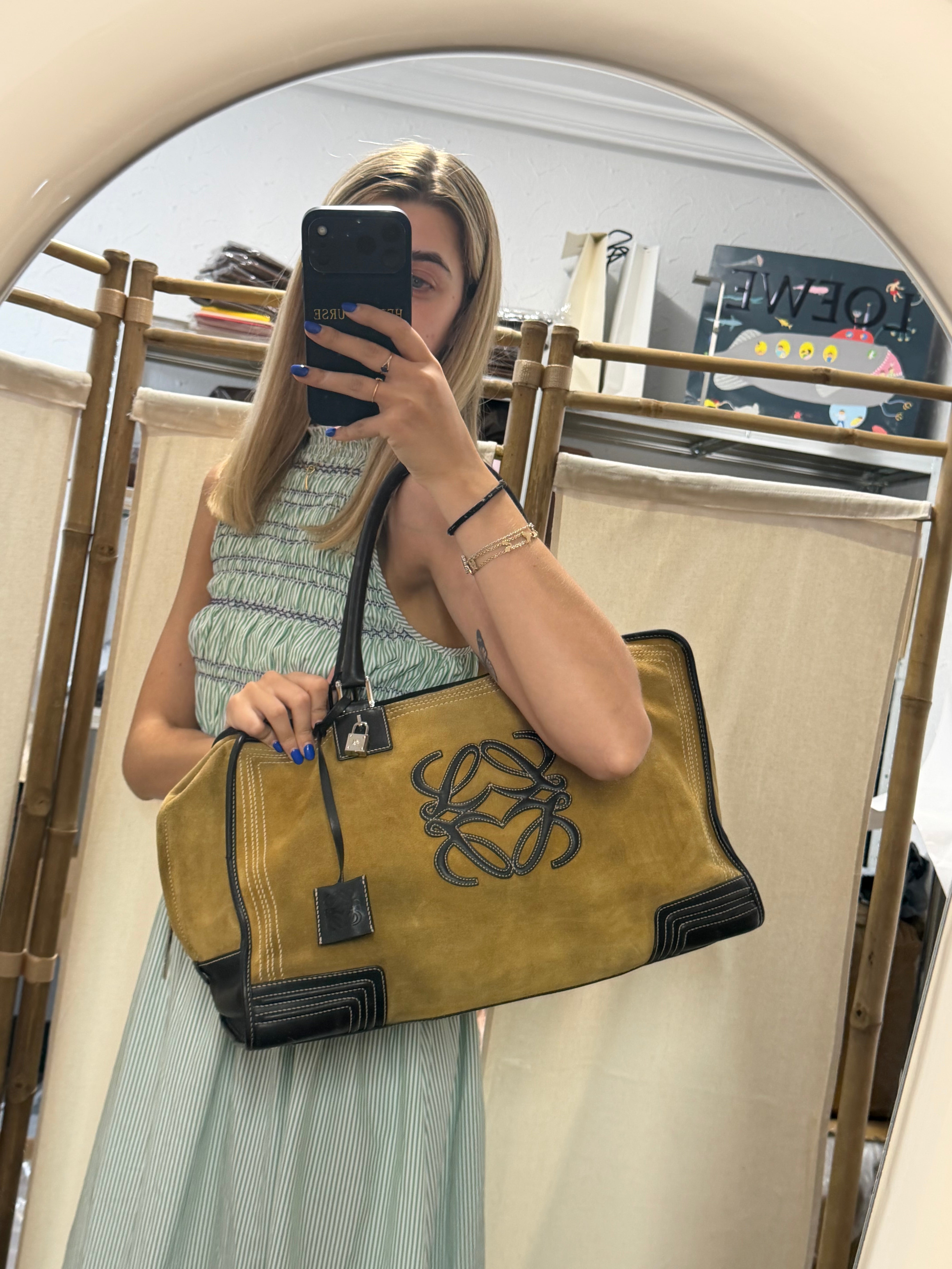 Loewe Amazona 44 | Ante Oro Anagrama Grande
