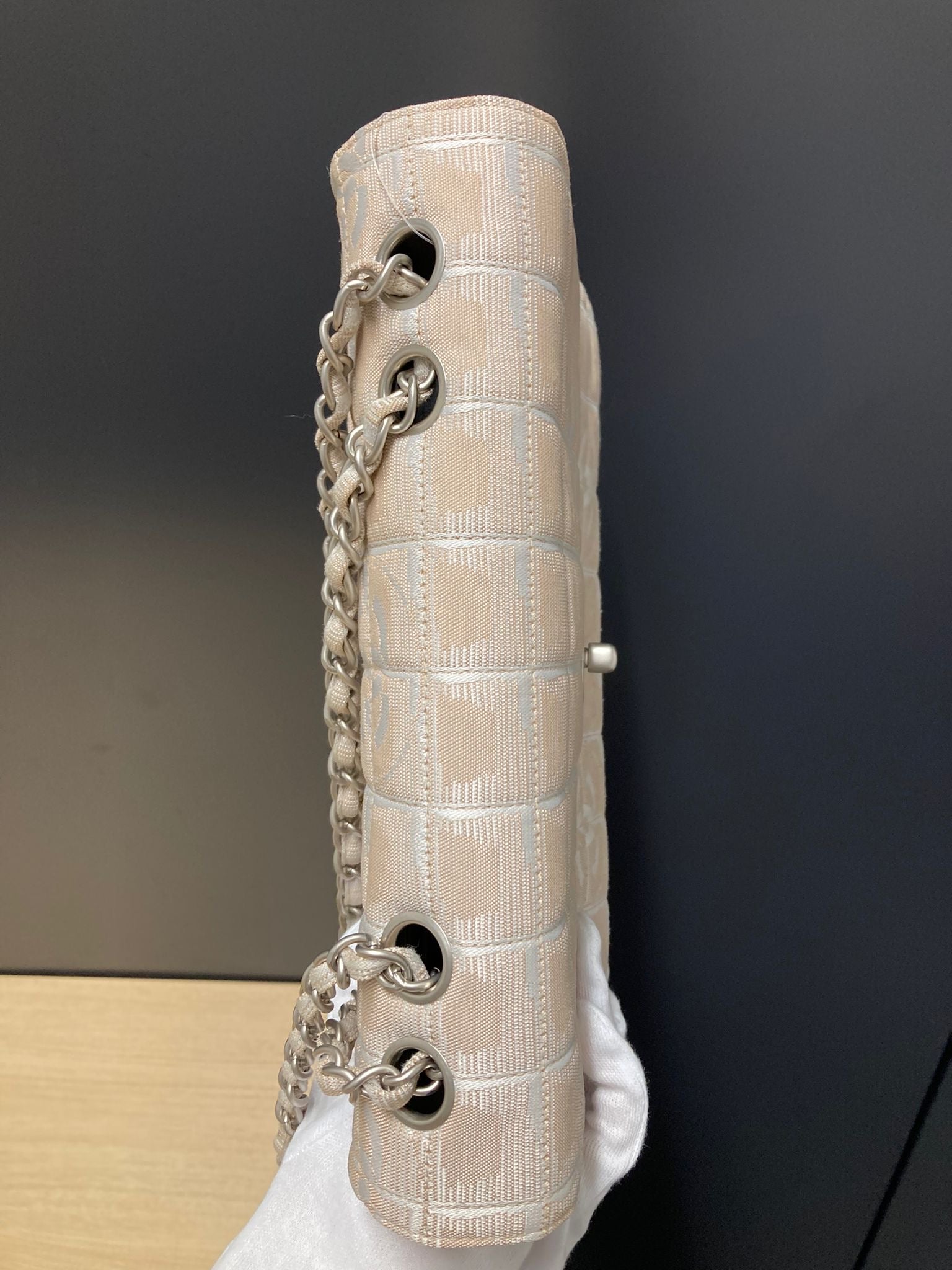 Chanel Timeless lona rosa-beige “Choco Bar” bandolera